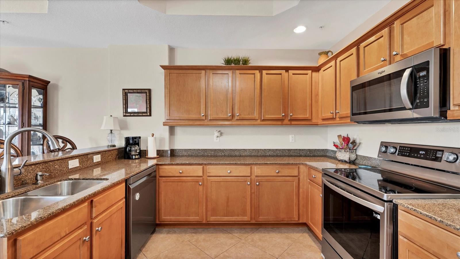 SUNRISE POINTE - Residential