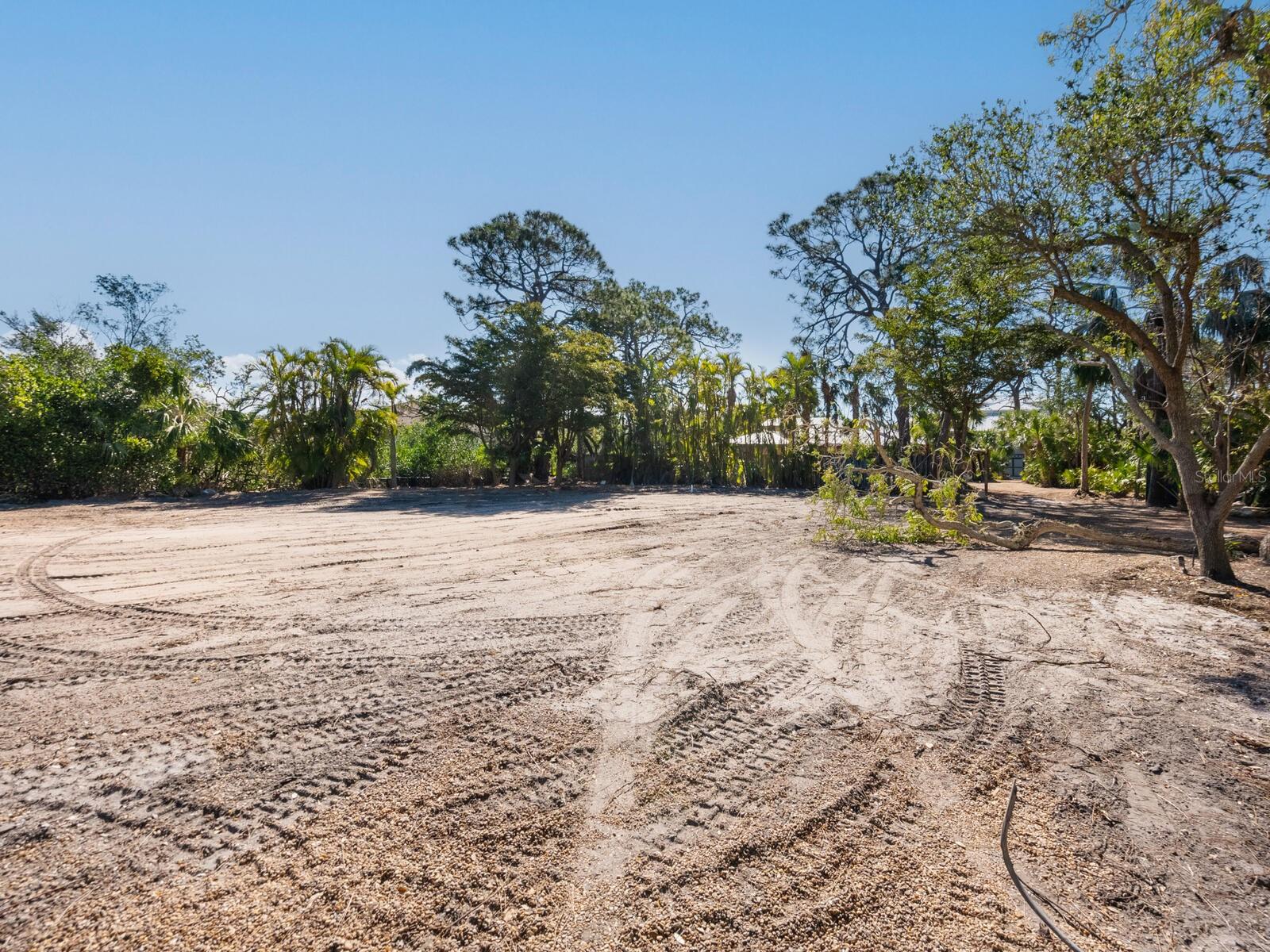 SANDERLING CLUB/SIESTA PROPERTIES INC - Land