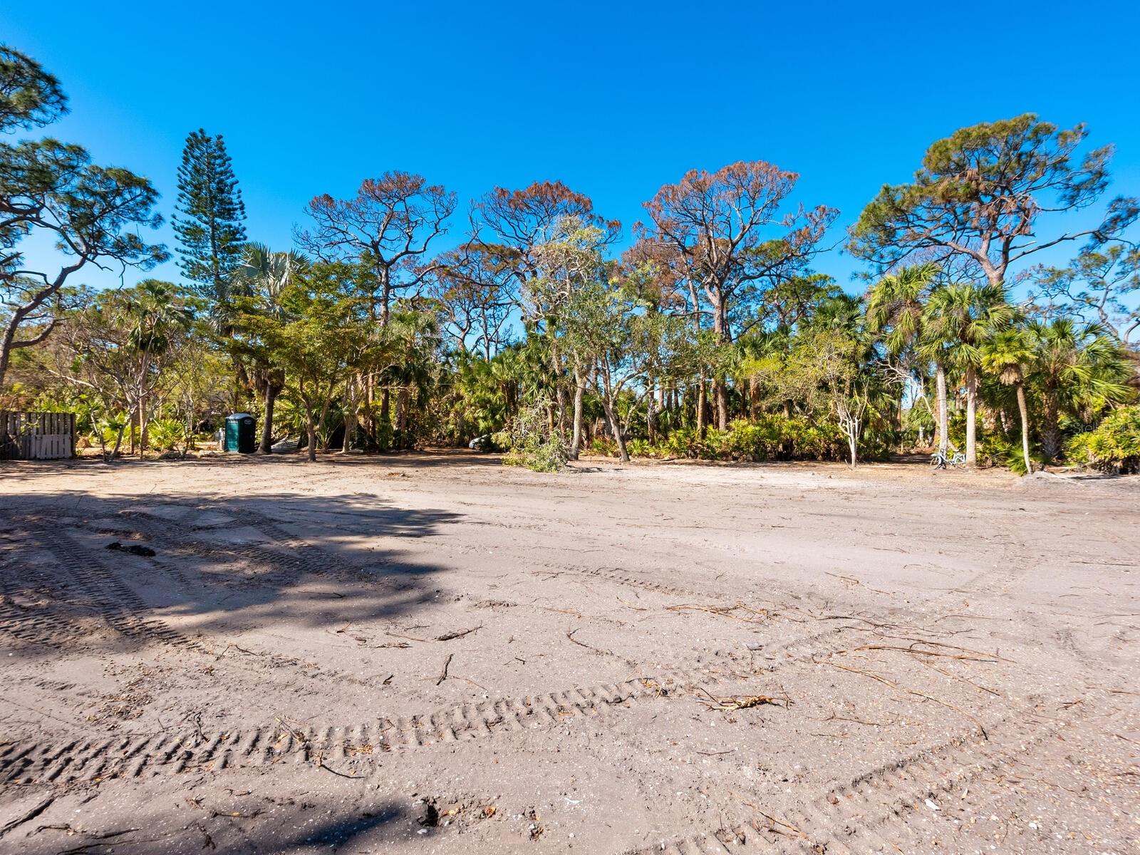 SANDERLING CLUB/SIESTA PROPERTIES INC - Land