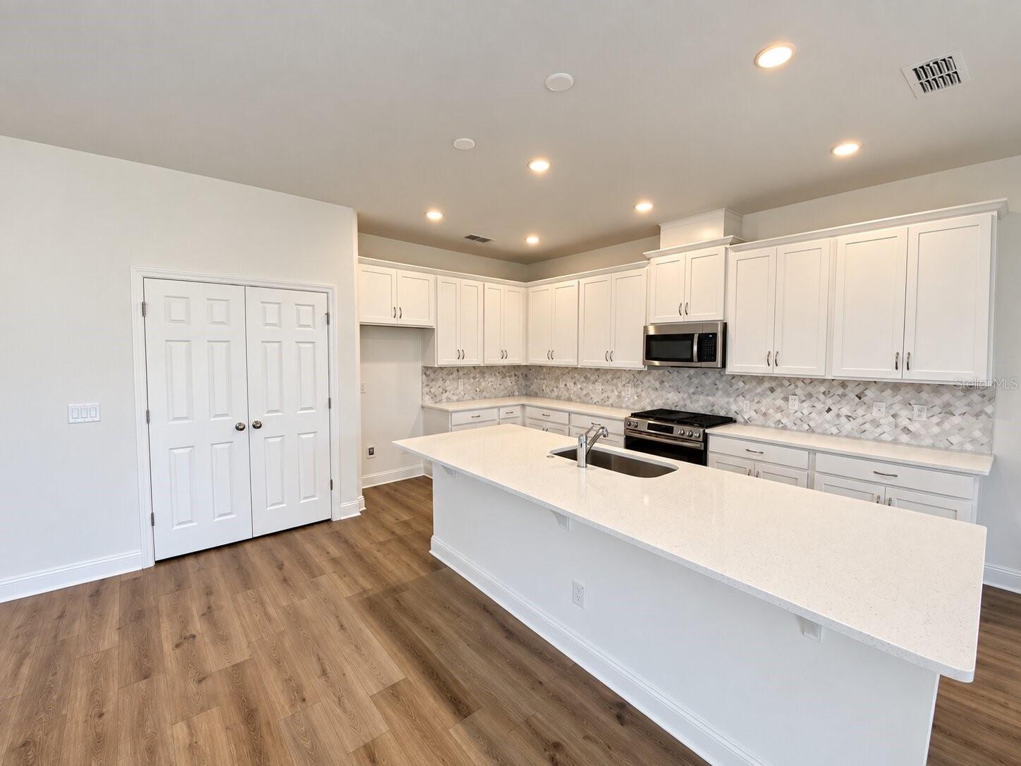 416 LEMONGRASS ROAD