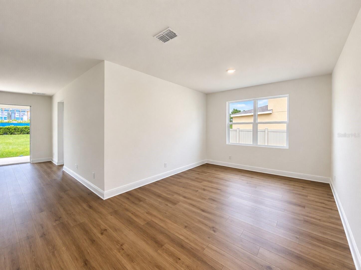 416 LEMONGRASS ROAD