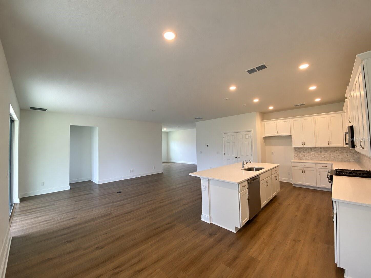 416 LEMONGRASS ROAD