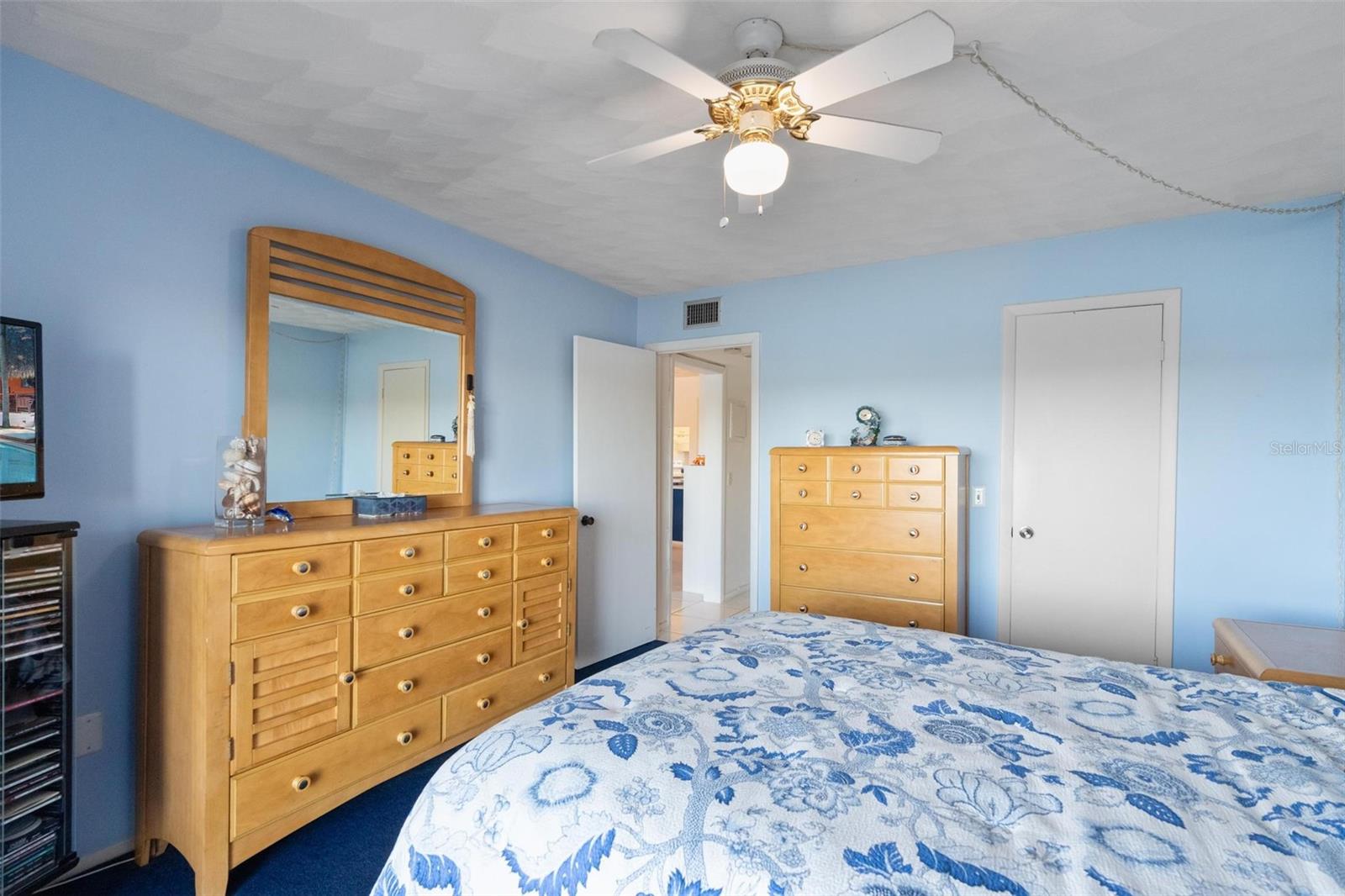 BAY SHORES YACHT & TENNIS CLUB - Residential