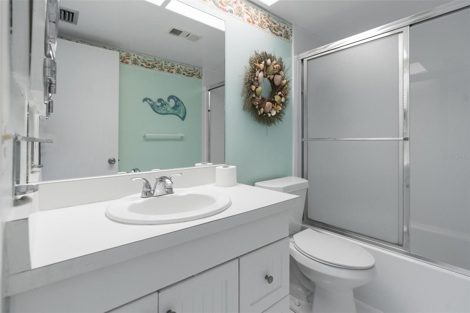 BAY SHORES YACHT & TENNIS CLUB - Residential