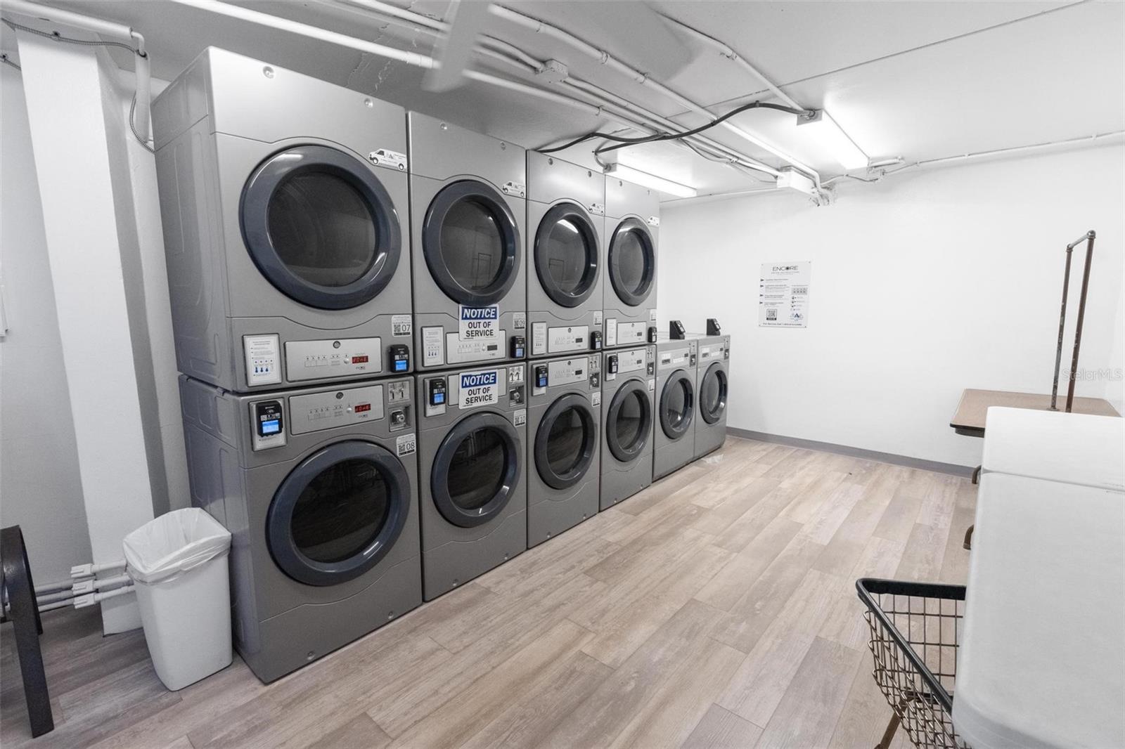 BAY SHORES YACHT & TENNIS CLUB - Residential