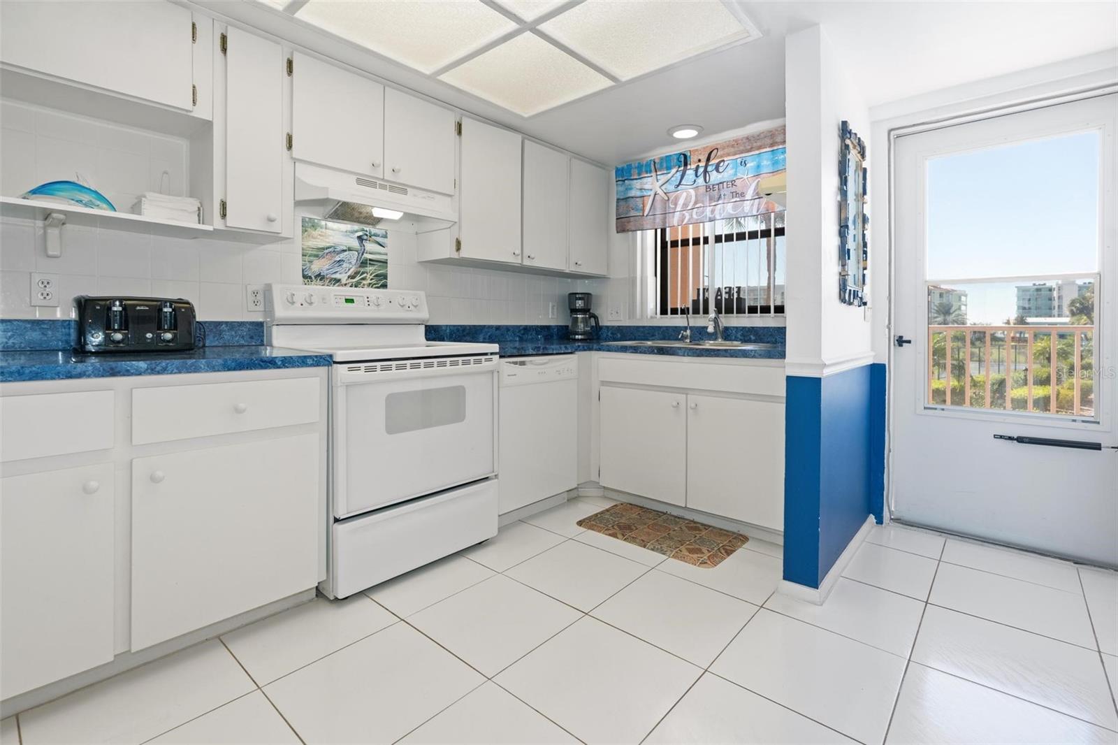 BAY SHORES YACHT & TENNIS CLUB - Residential