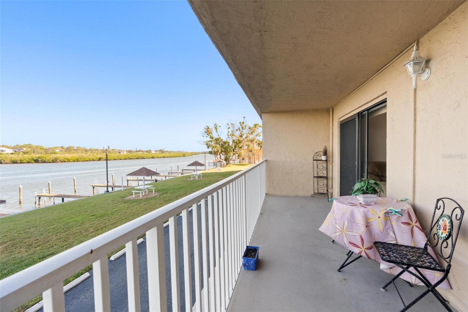 BAY SHORES YACHT & TENNIS CLUB - Residential