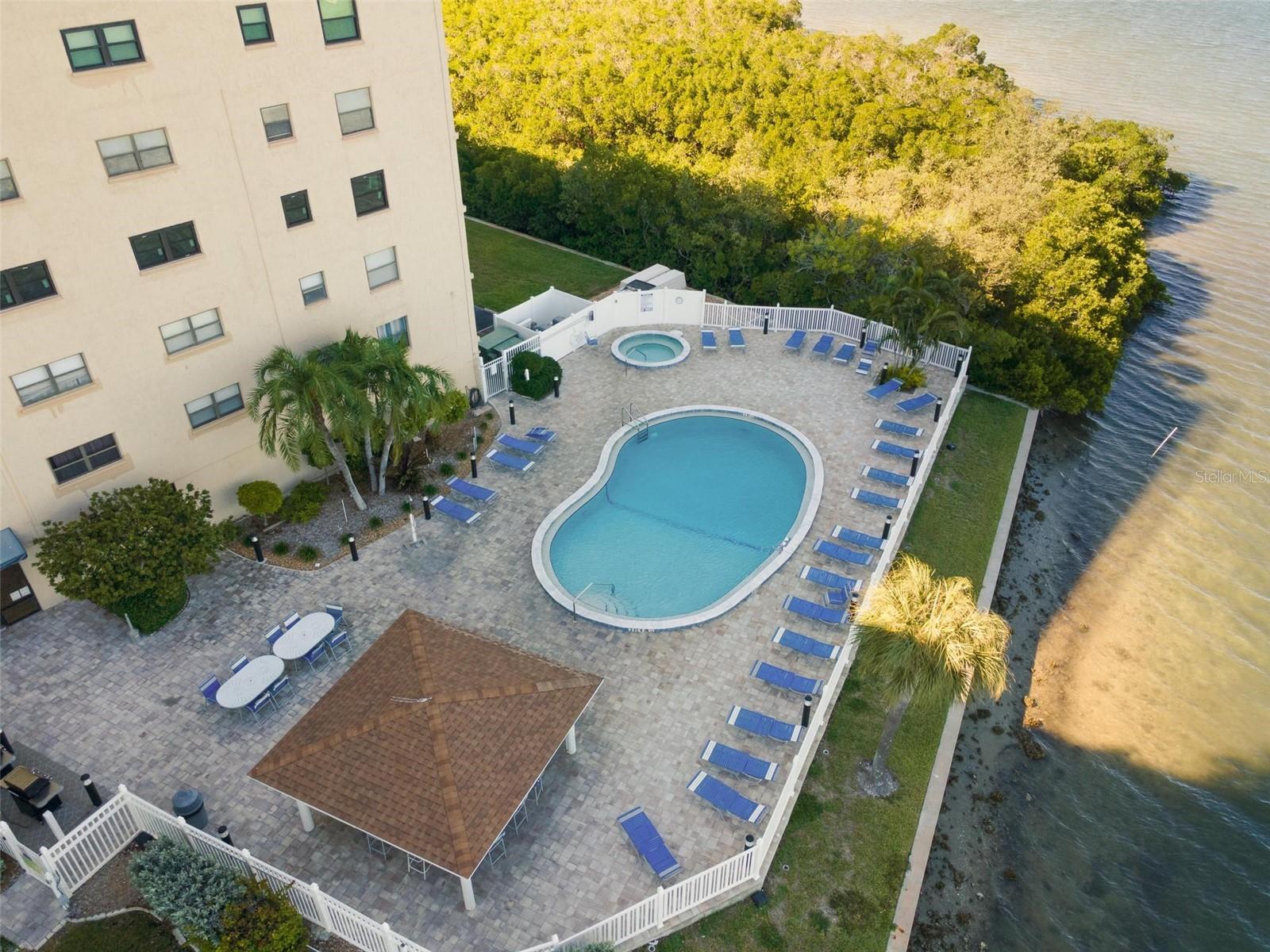 BAY SHORES YACHT & TENNIS CLUB - Residential