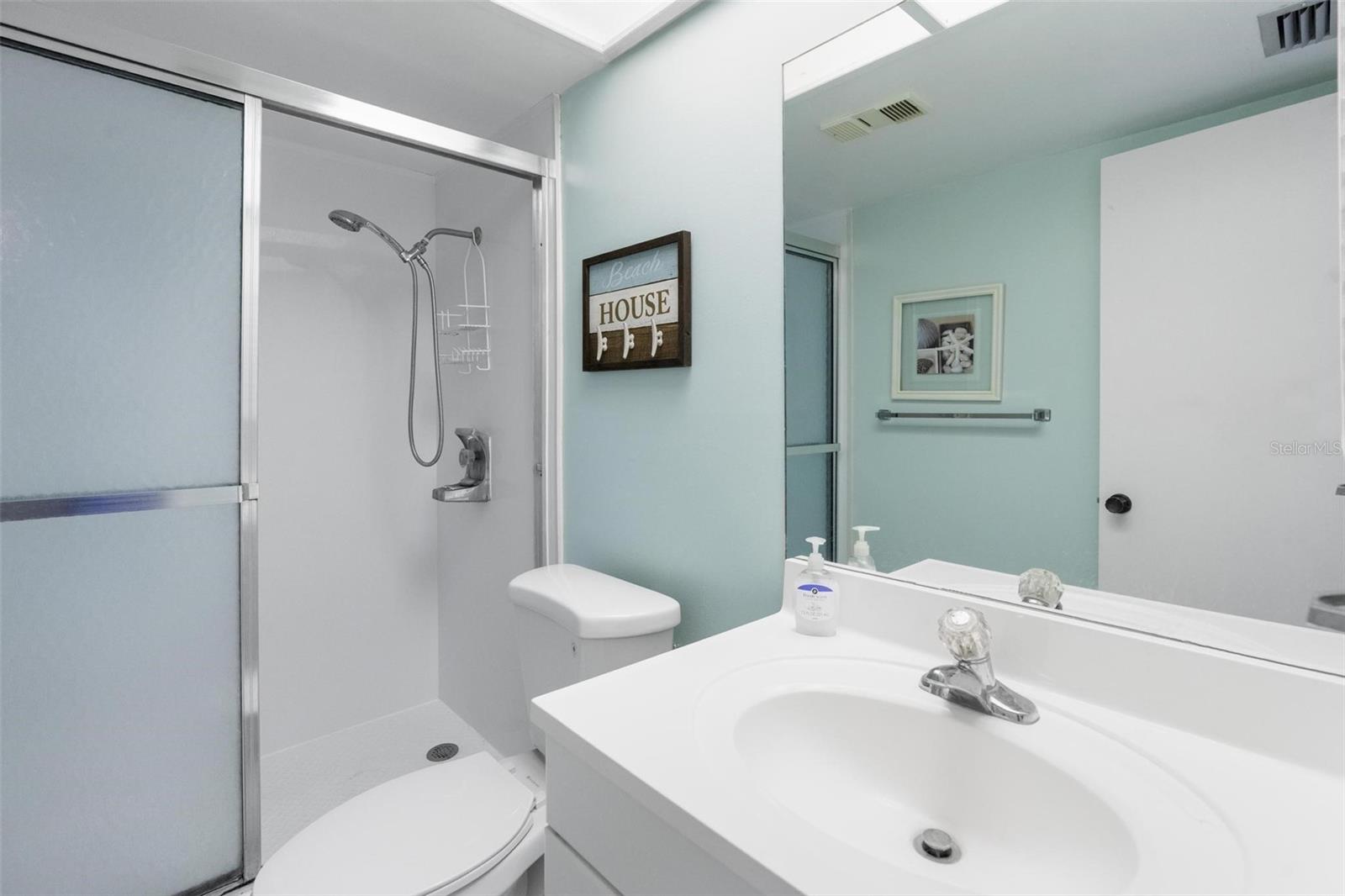 BAY SHORES YACHT & TENNIS CLUB - Residential