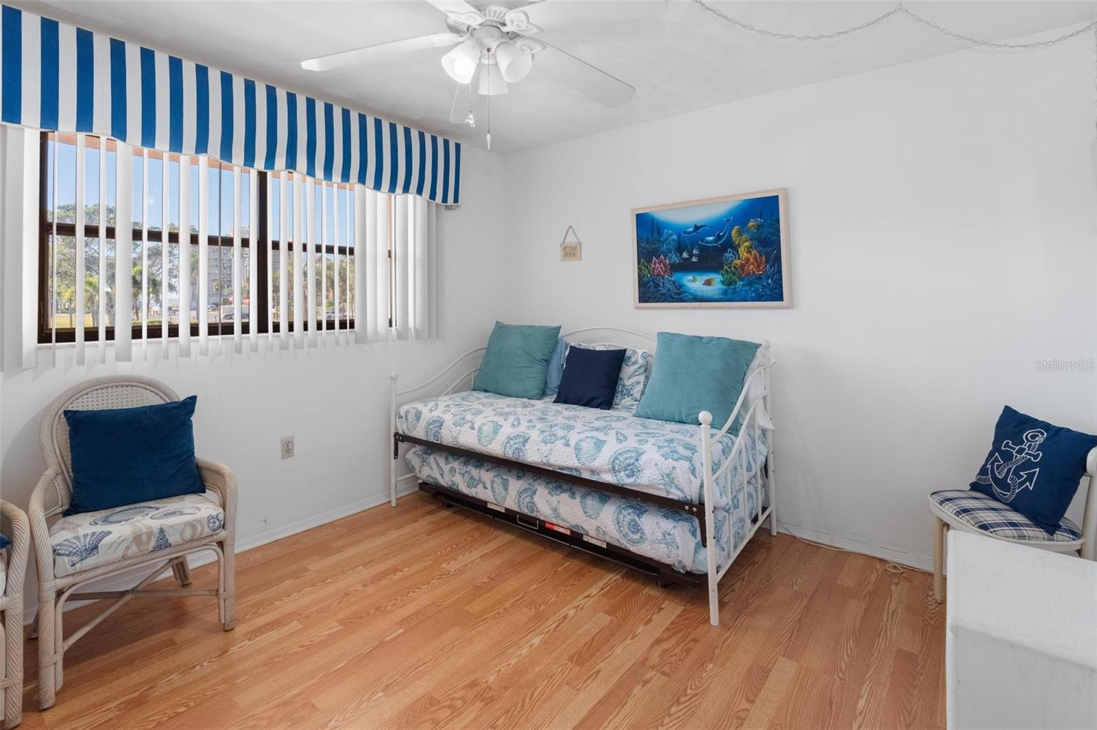 BAY SHORES YACHT & TENNIS CLUB - Residential