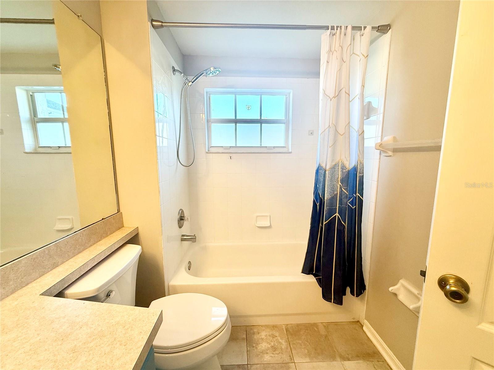 LEXINGTON OAKS PH 02 - Residential Lease