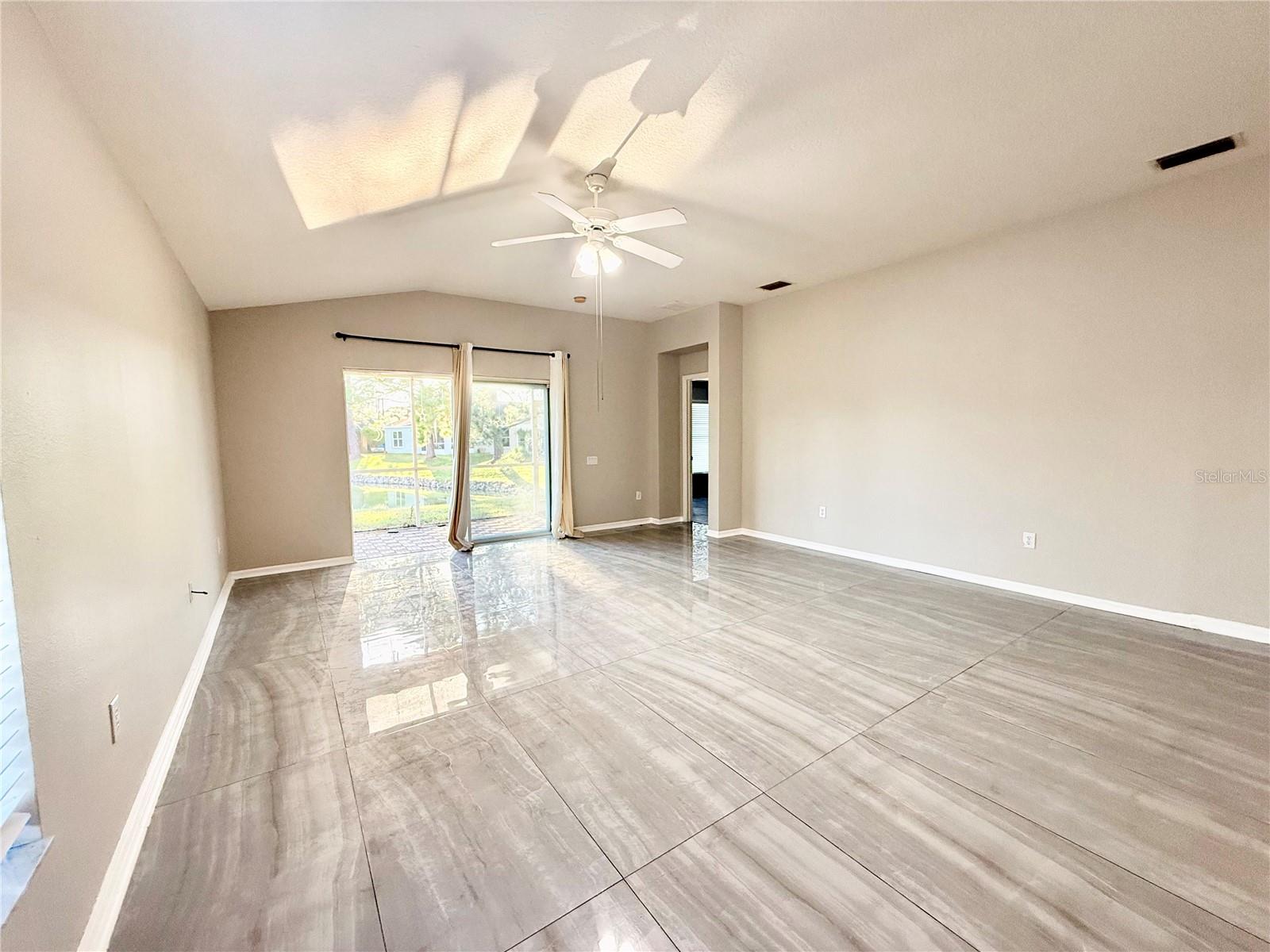 LEXINGTON OAKS PH 02 - Residential Lease