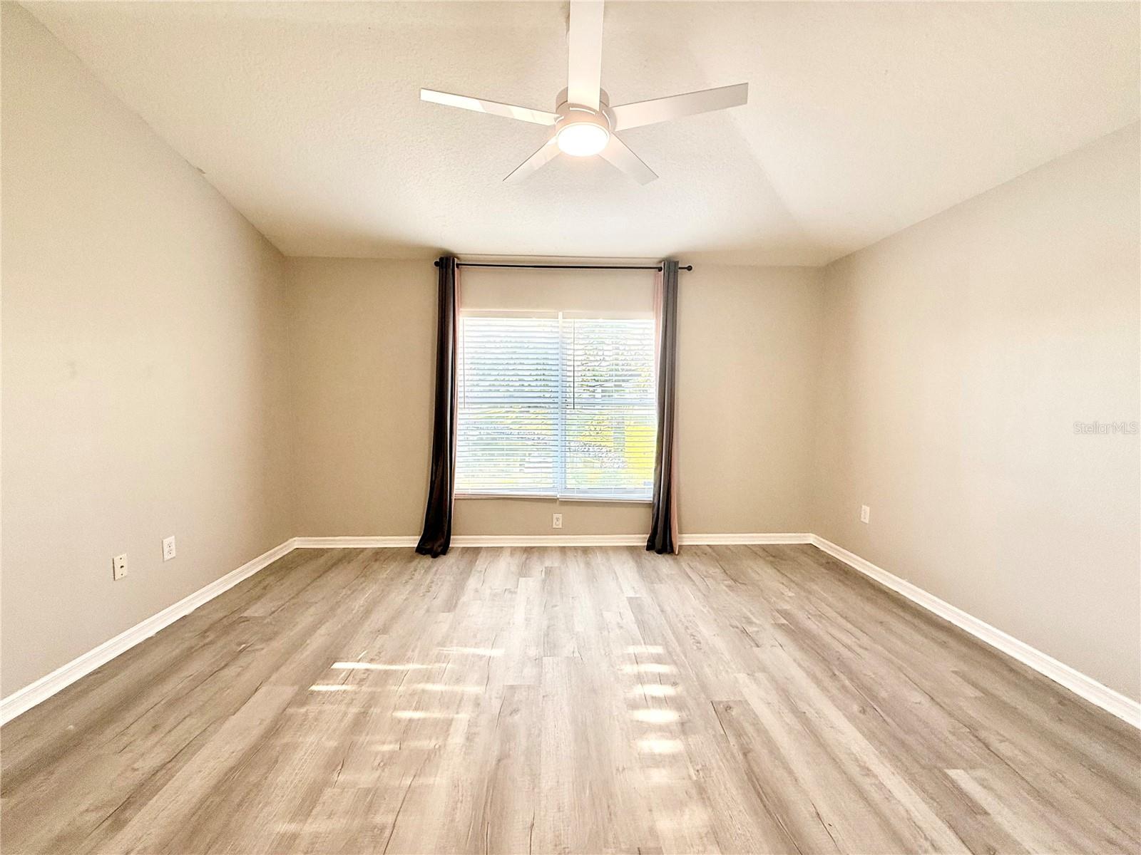 LEXINGTON OAKS PH 02 - Residential Lease