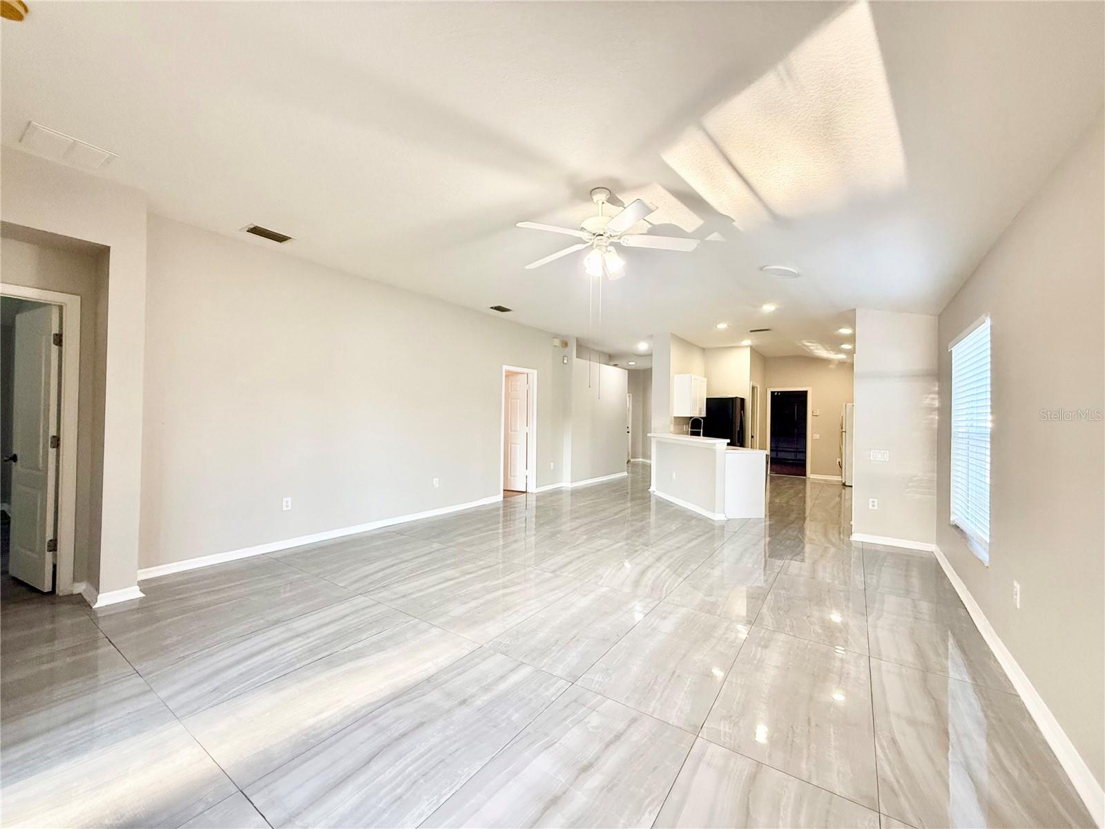 LEXINGTON OAKS PH 02 - Residential Lease