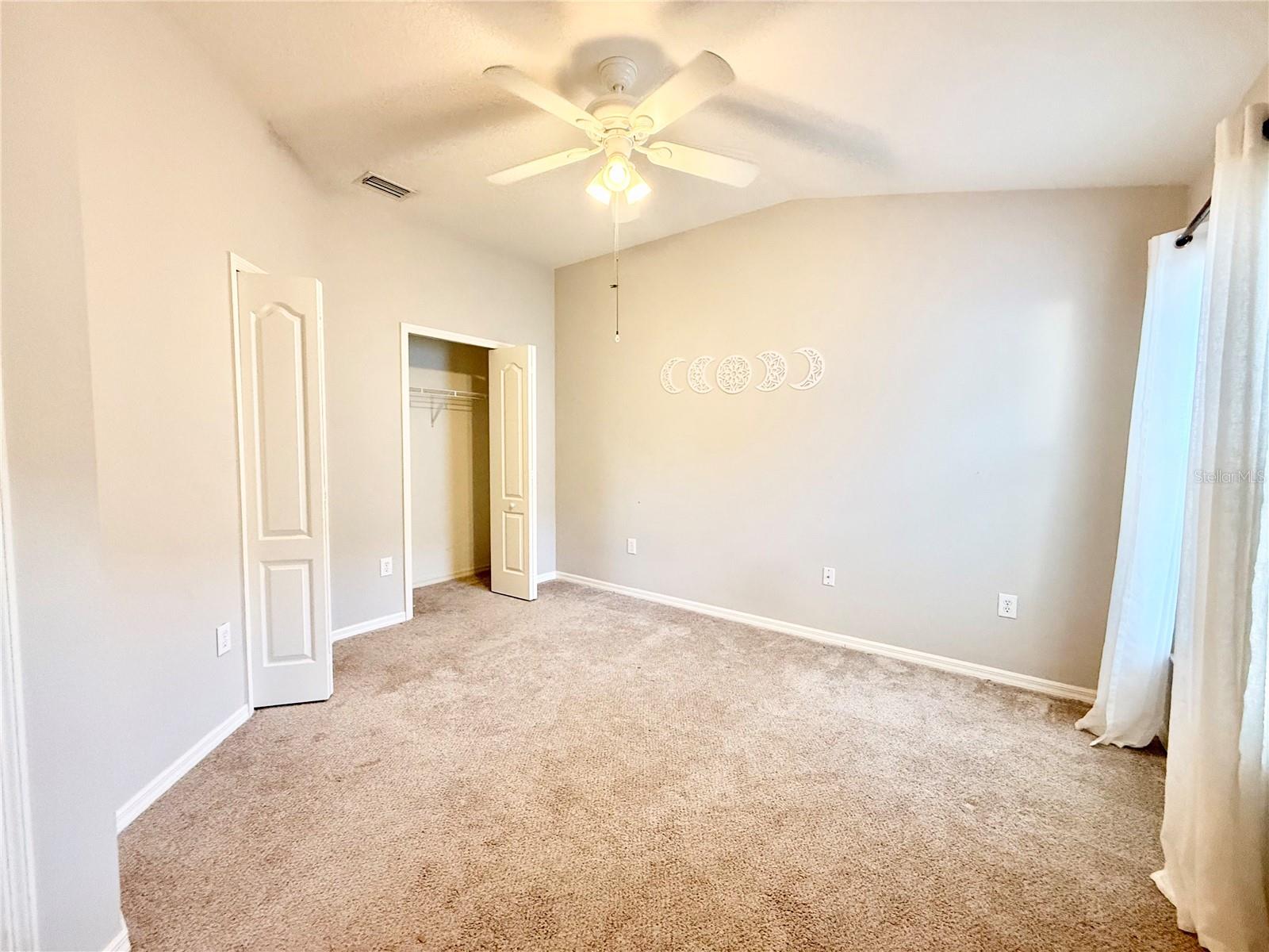 LEXINGTON OAKS PH 02 - Residential Lease