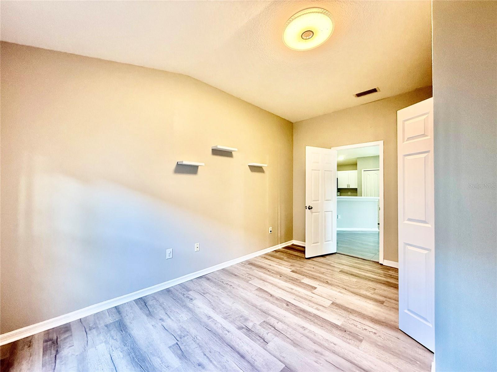 LEXINGTON OAKS PH 02 - Residential Lease