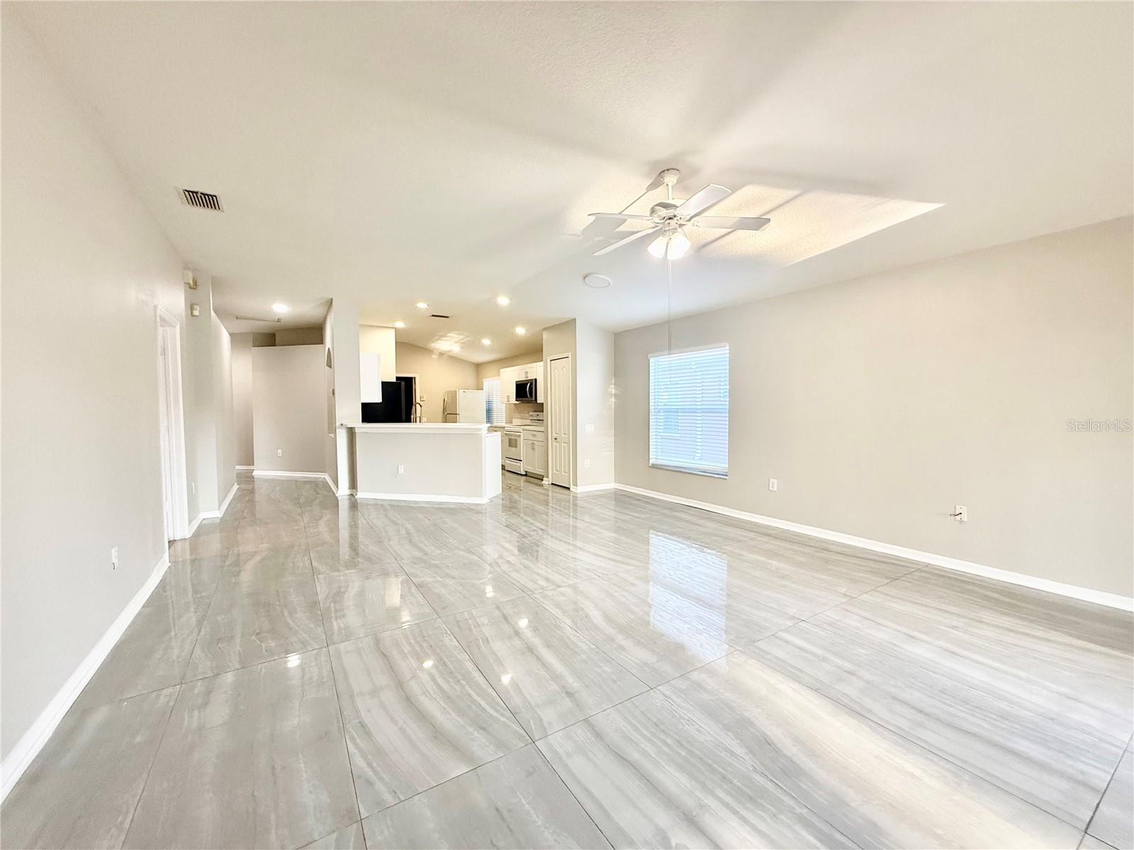 LEXINGTON OAKS PH 02 - Residential Lease