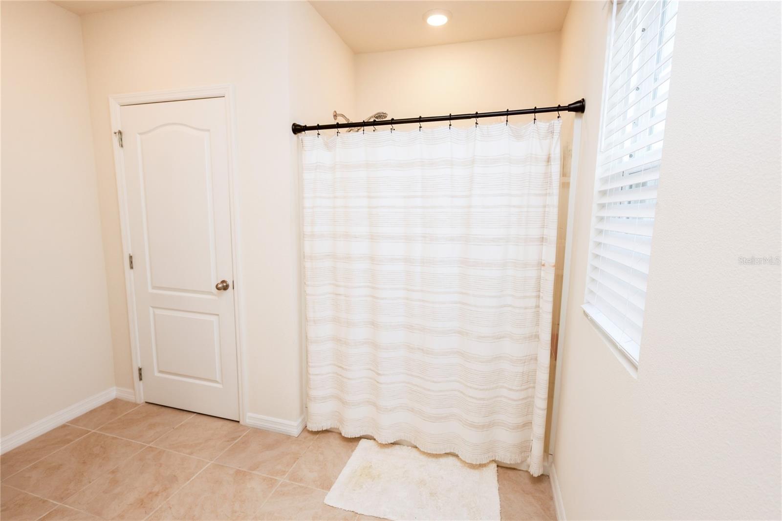 LAKE HARRIS RESERVE - Residential