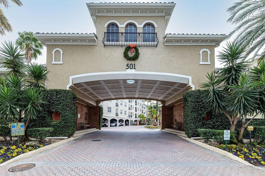 FULLY FURNISHED 2 bedroom in an amazing LOCATION on Harbour Island. Walk to Water Street, Channelside, Amalie Arena, and all that
downtown Tampa has to offer! Beautiful 2 bedroom 2 bath condo Condo features wood floors in living areas and ceramic tile in bathrooms. Other
features include separate dining room spacious living area, split floor plan, laundry closet with washer/dryer spacious guest room and guest
bath, balcony/patio with outdoor space. Condo features wood floors and ceramic tile in bathrooms, No carpet here! Other features include
separate dining room spacious living area, split floor plan, laundry closet with washer/dryer spacious guest room and guest bath, balcony/patio
with outdoor space. Well appointed and furnished for the space! Kitchen offers granite countertops and stainless steel appliances and the master
bedroom offers a large soaking tub, dual sinks, walk in closet, and shower. Water, Sewer, and trash are INCLUDED in rent. One covered parking
space included under the building with an elevator. The gated community offers covered parking, a car wash, fitness center, grills, and large
resort pool.