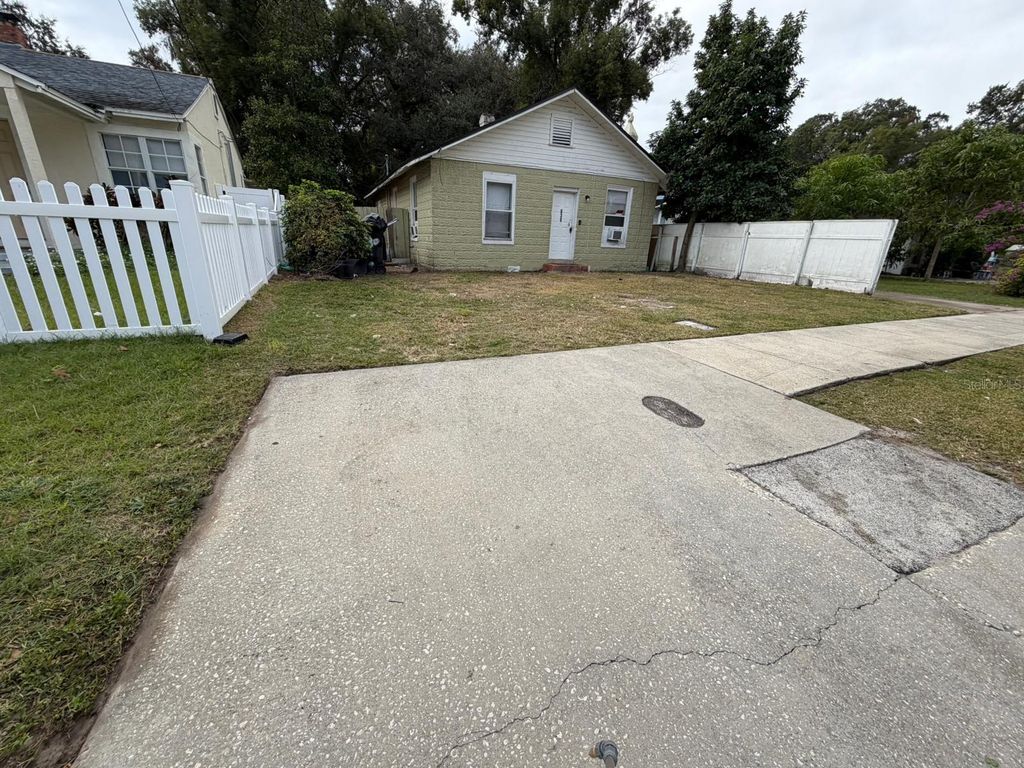 Photo of 638 Columbia St, Orlando, FL 32805 (MLS # O6372518)