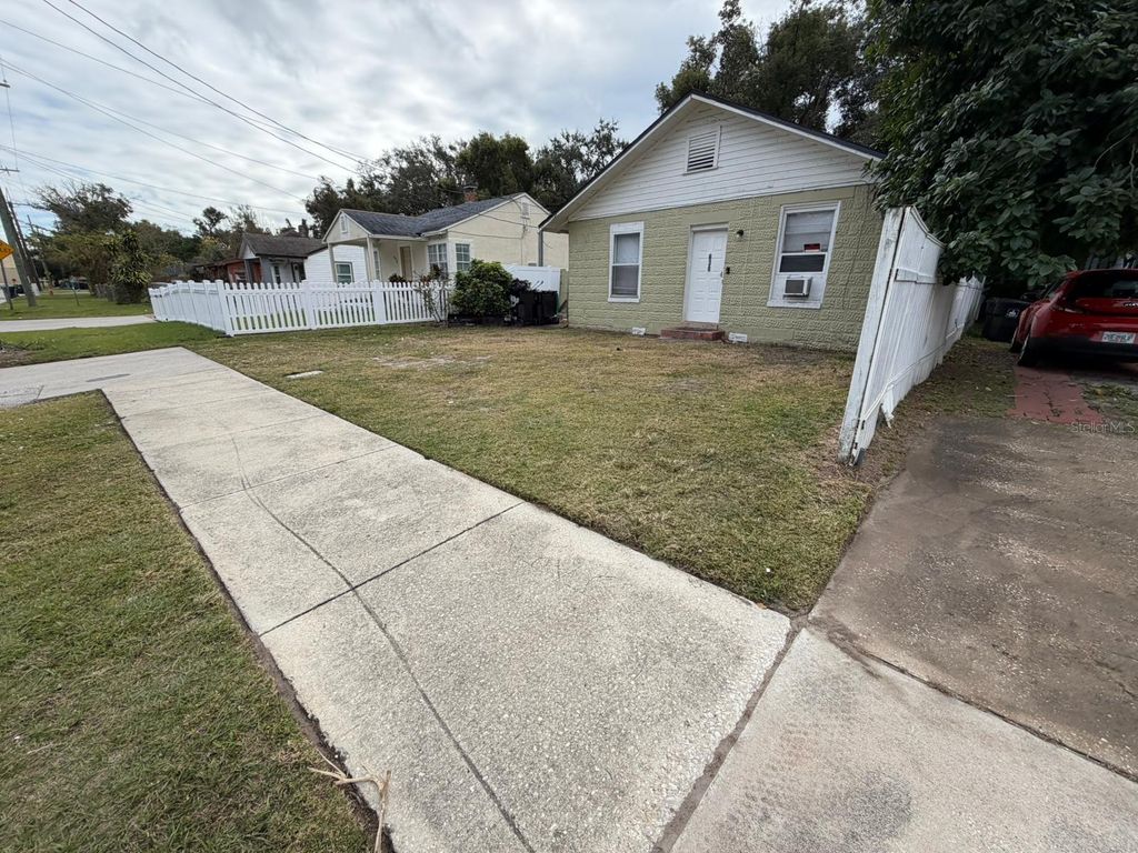Photo of 638 Columbia St, Orlando, FL 32805 (MLS # O6372518)