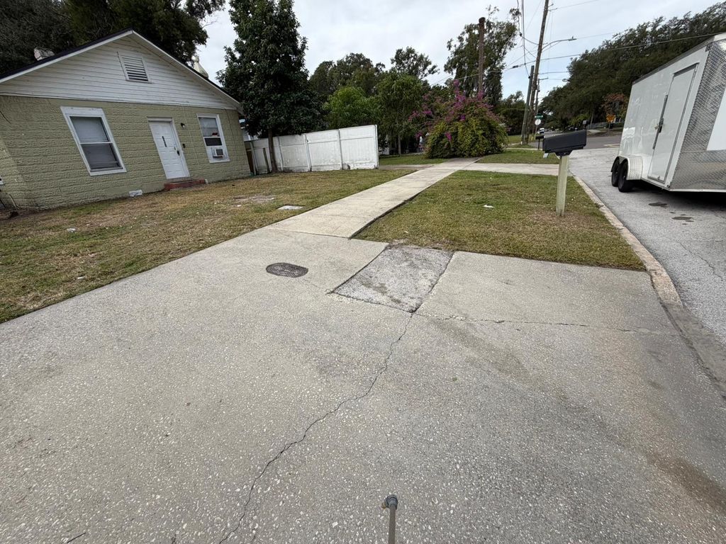 Photo of 638 Columbia St, Orlando, FL 32805 (MLS # O6372518)