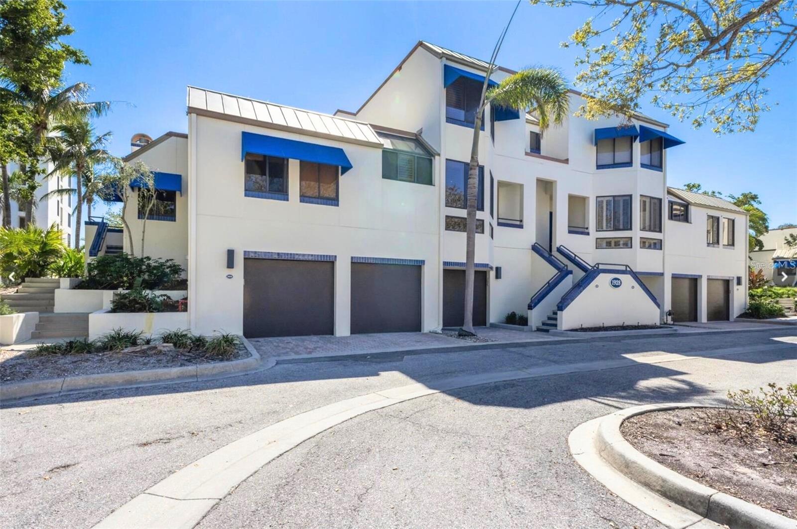 1928 HARBOURSIDE DRIVE 1403