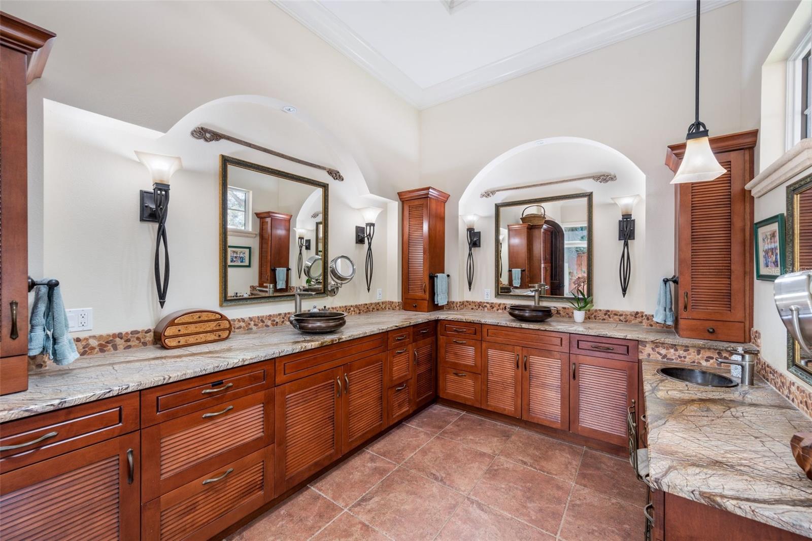 CRESTWOOD OAKS - Residential