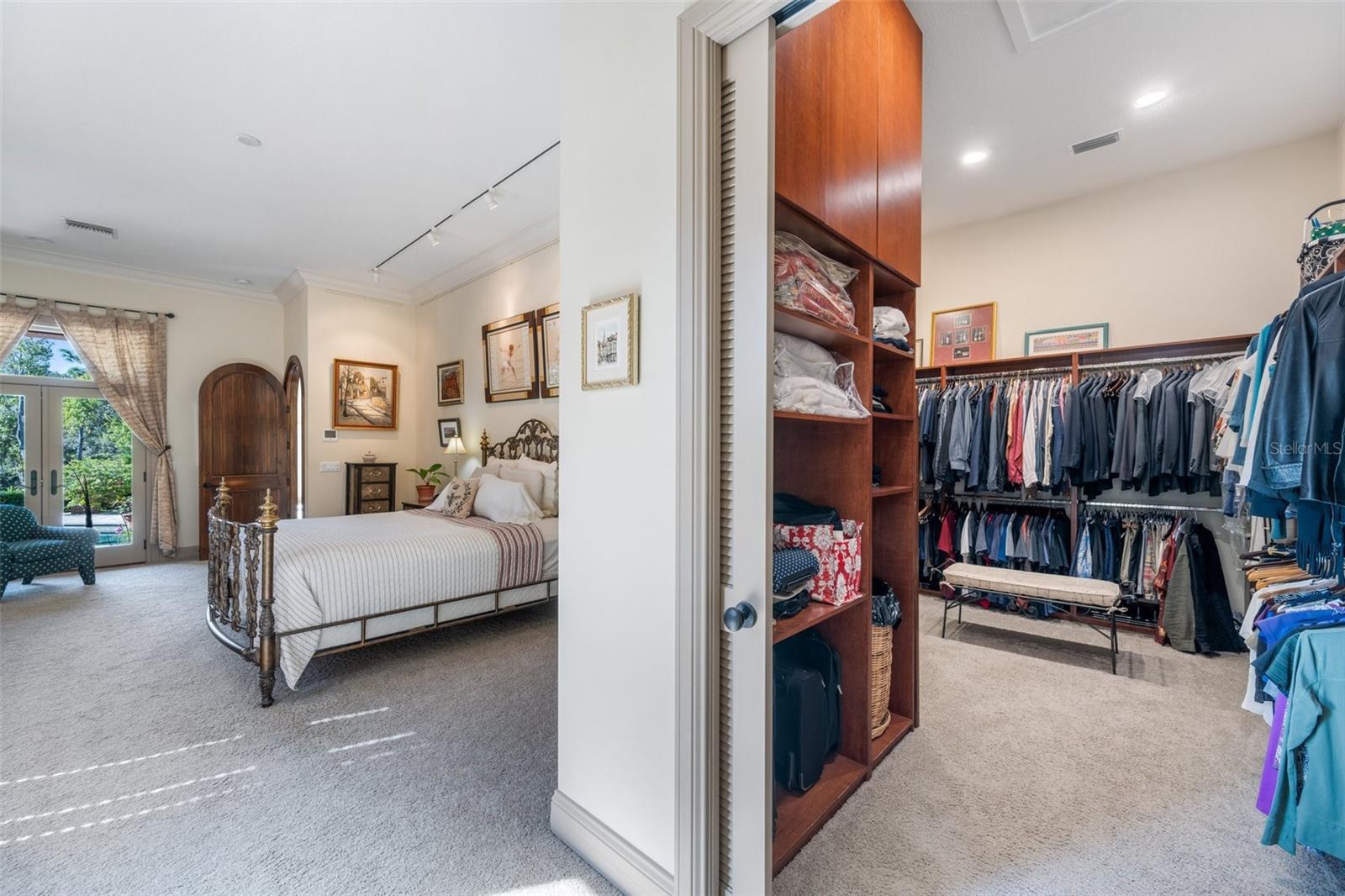 CRESTWOOD OAKS - Residential