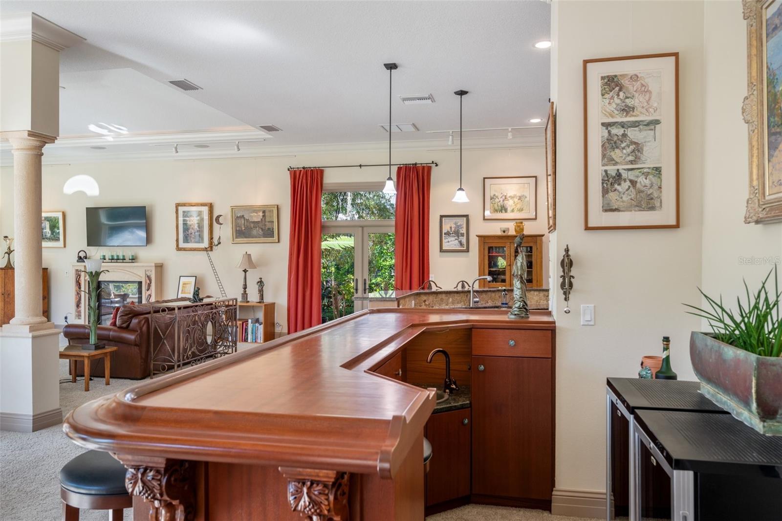 CRESTWOOD OAKS - Residential