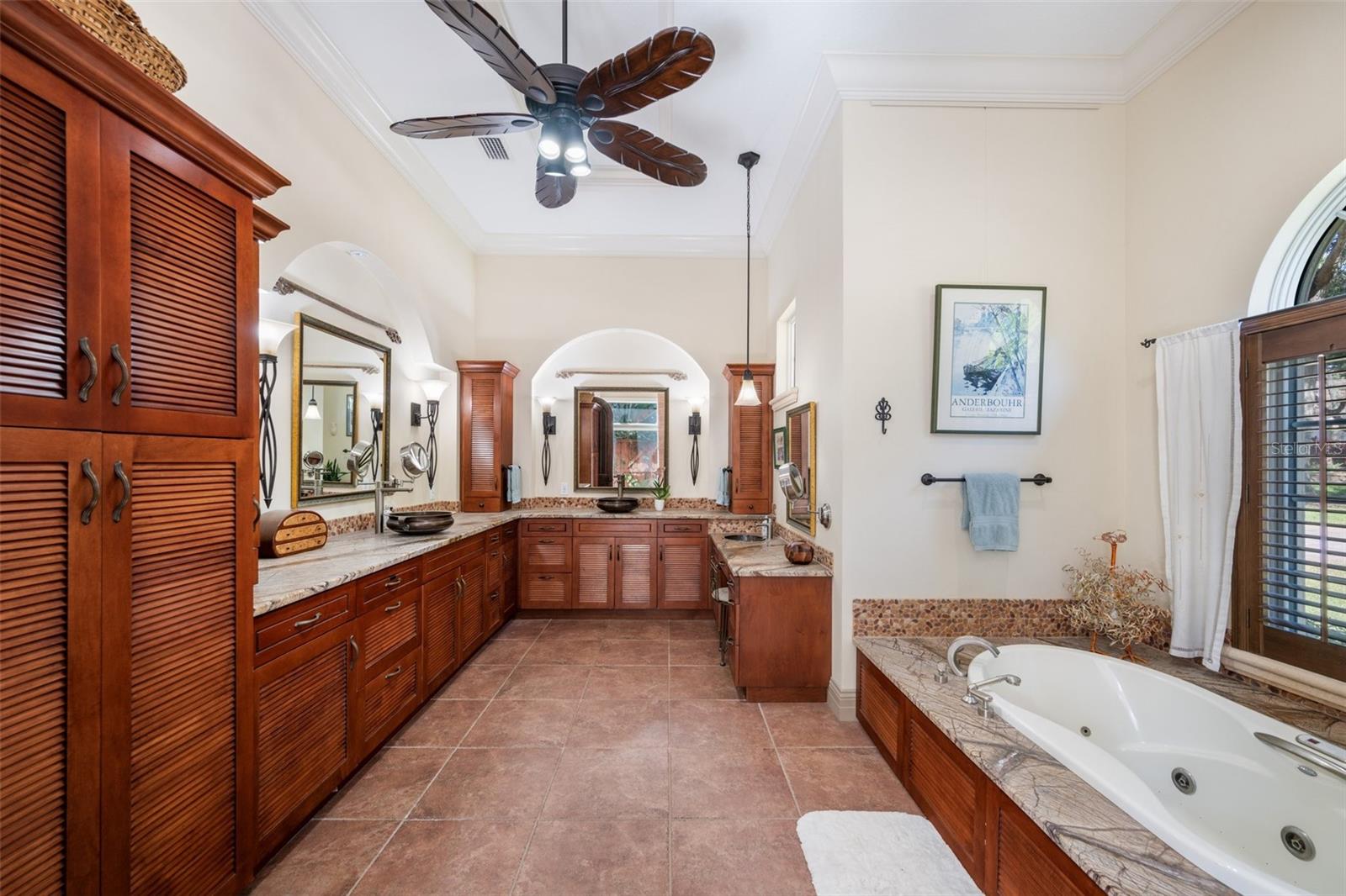 CRESTWOOD OAKS - Residential