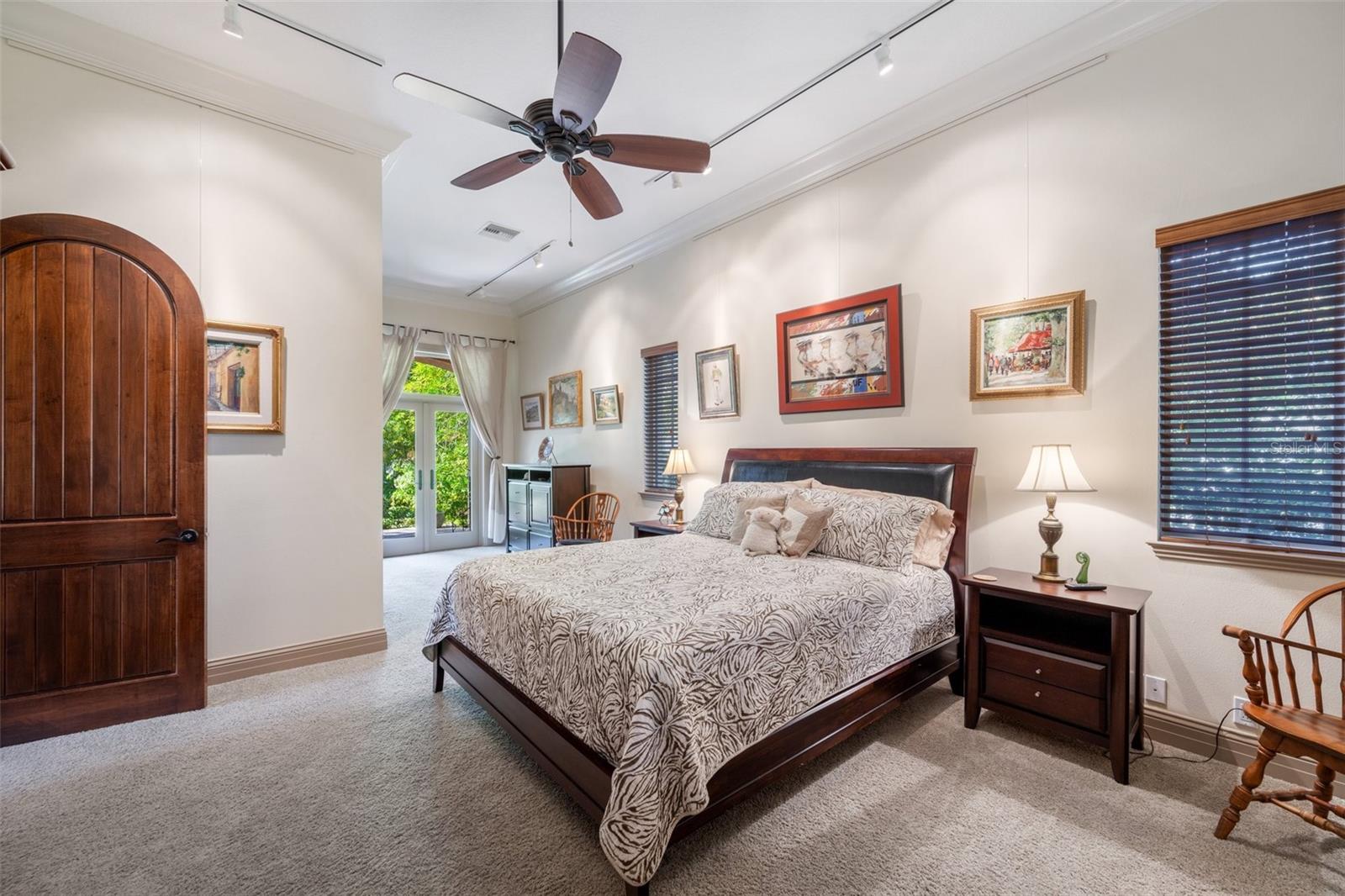 CRESTWOOD OAKS - Residential