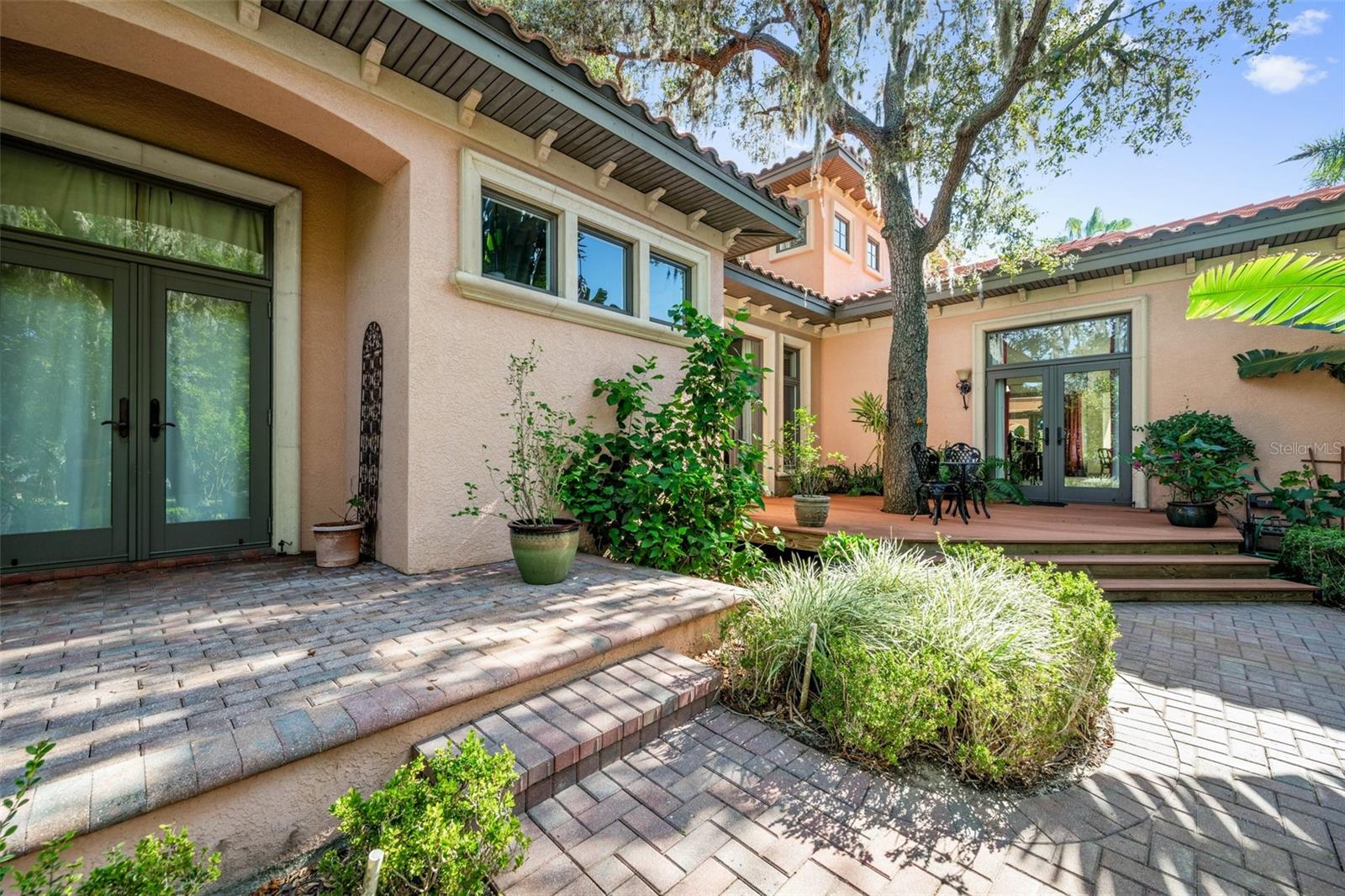 CRESTWOOD OAKS - Residential