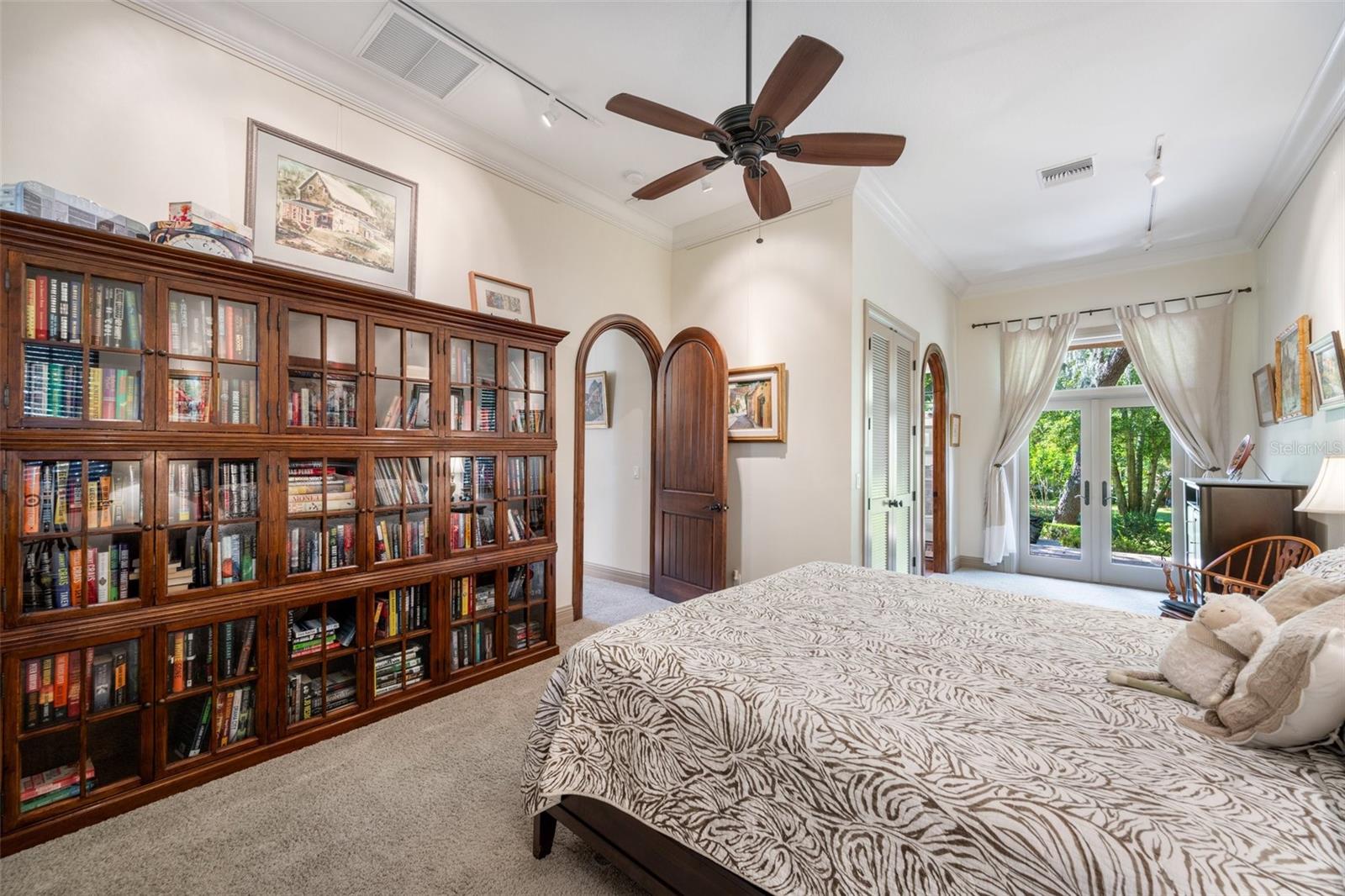 CRESTWOOD OAKS - Residential