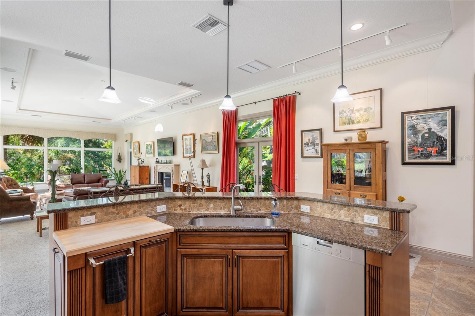 CRESTWOOD OAKS - Residential