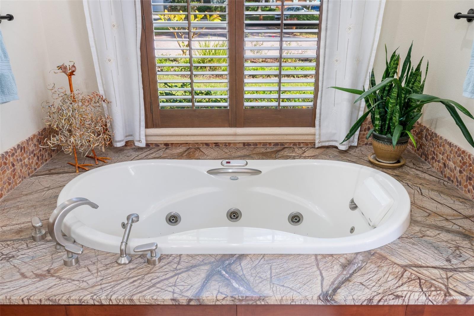 CRESTWOOD OAKS - Residential