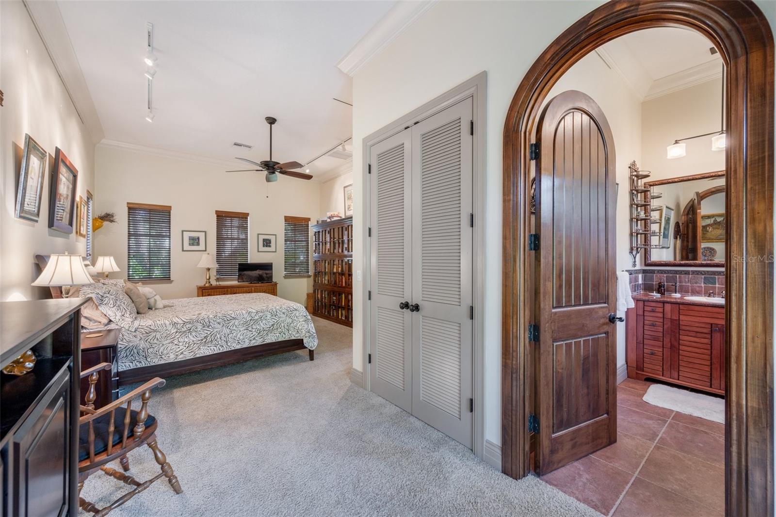 CRESTWOOD OAKS - Residential