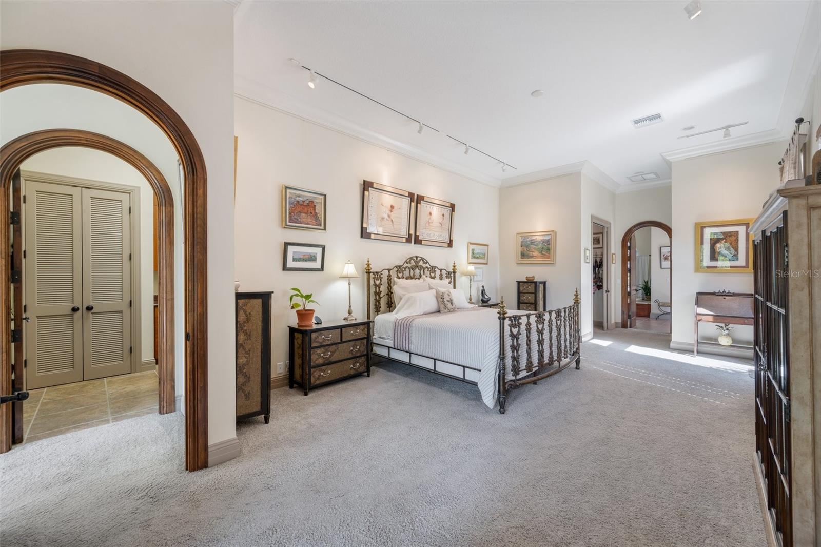 CRESTWOOD OAKS - Residential