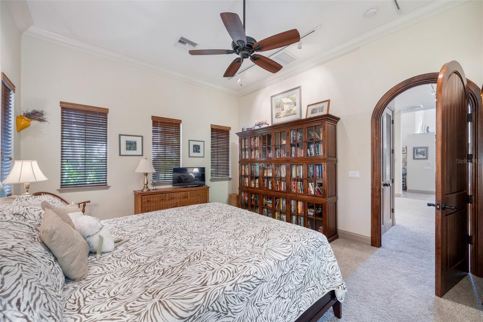 CRESTWOOD OAKS - Residential