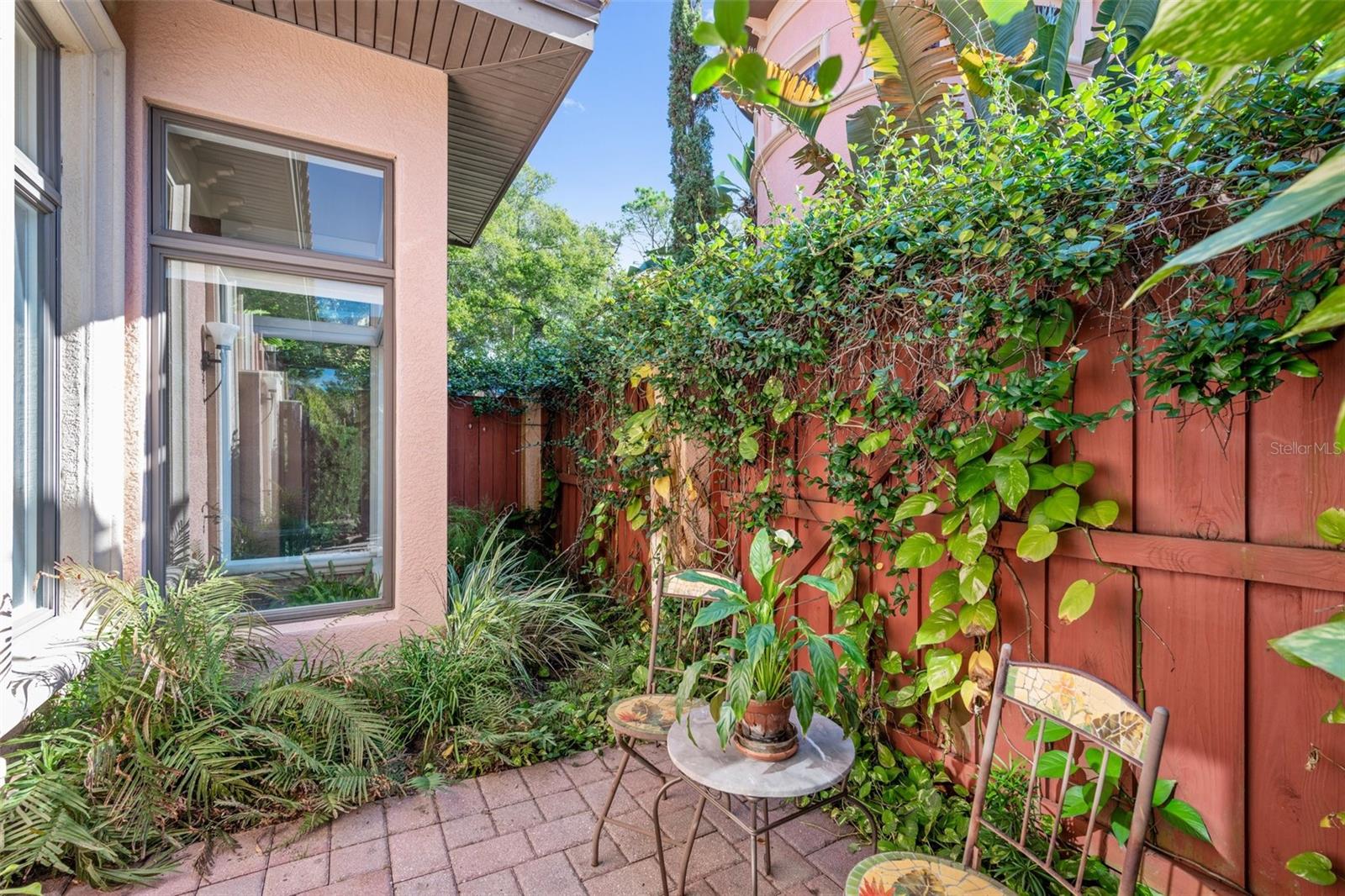 CRESTWOOD OAKS - Residential