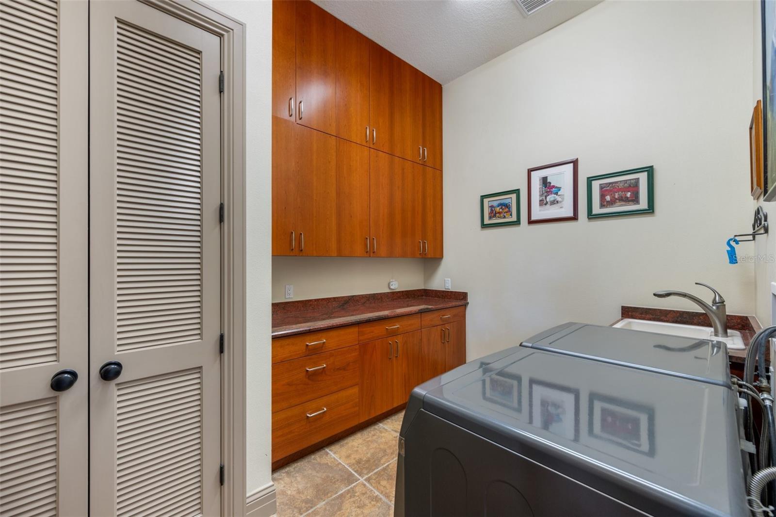 CRESTWOOD OAKS - Residential