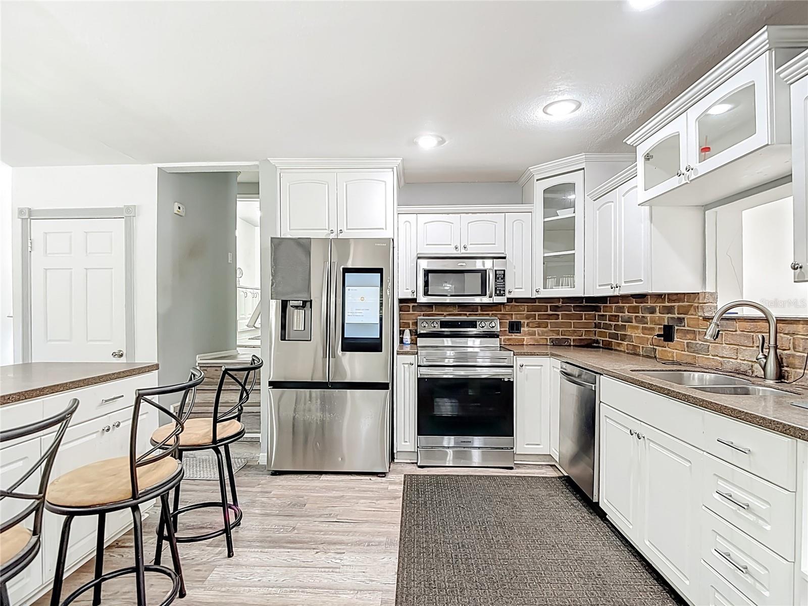 PALM LAKES TERRACE - Residential