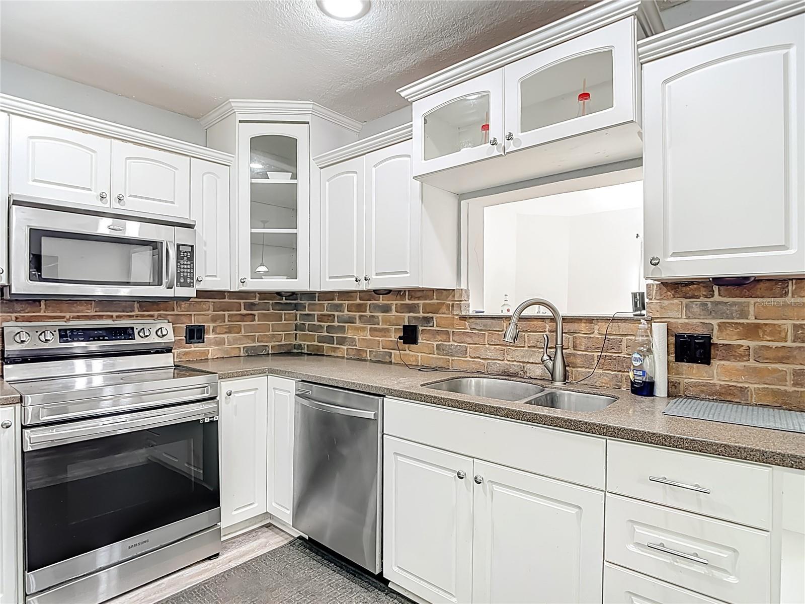 PALM LAKES TERRACE - Residential