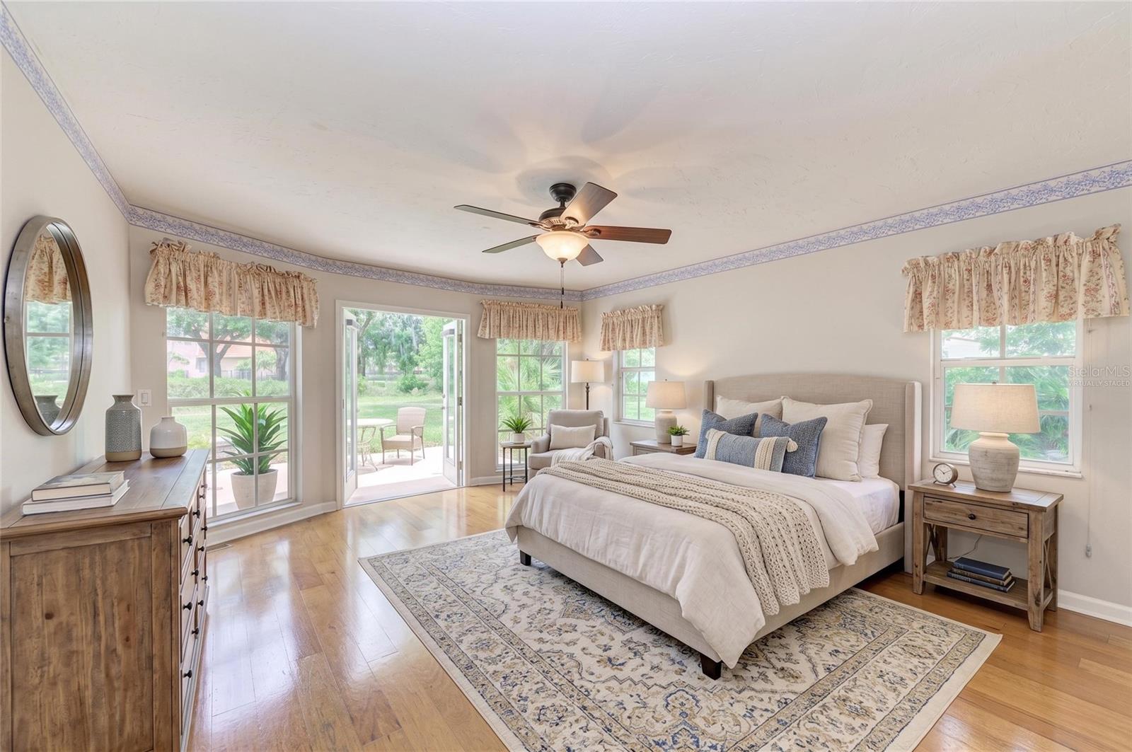 HIDDEN OAKS - Residential