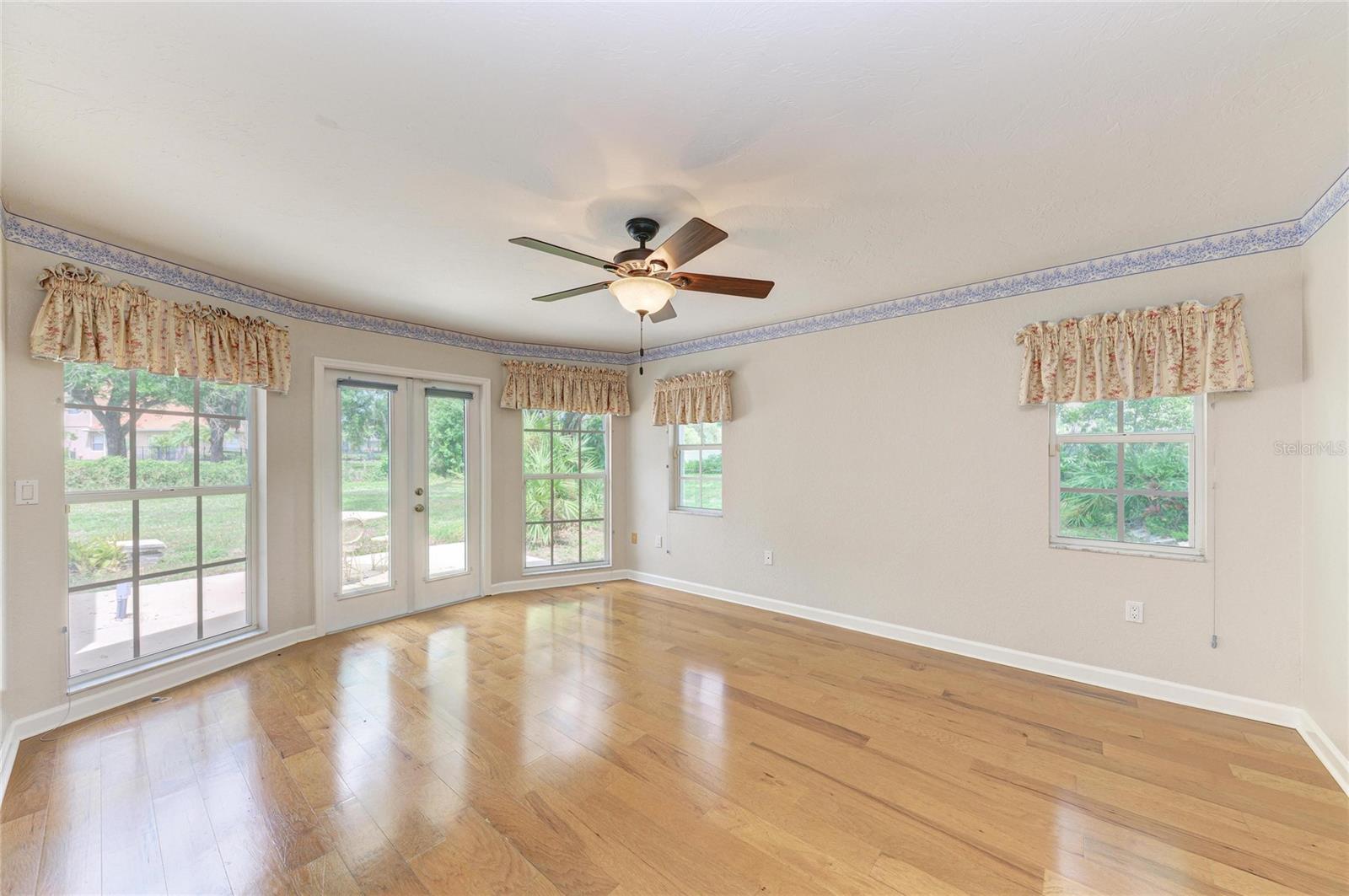HIDDEN OAKS - Residential