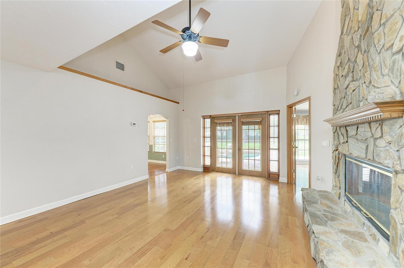 HIDDEN OAKS - Residential