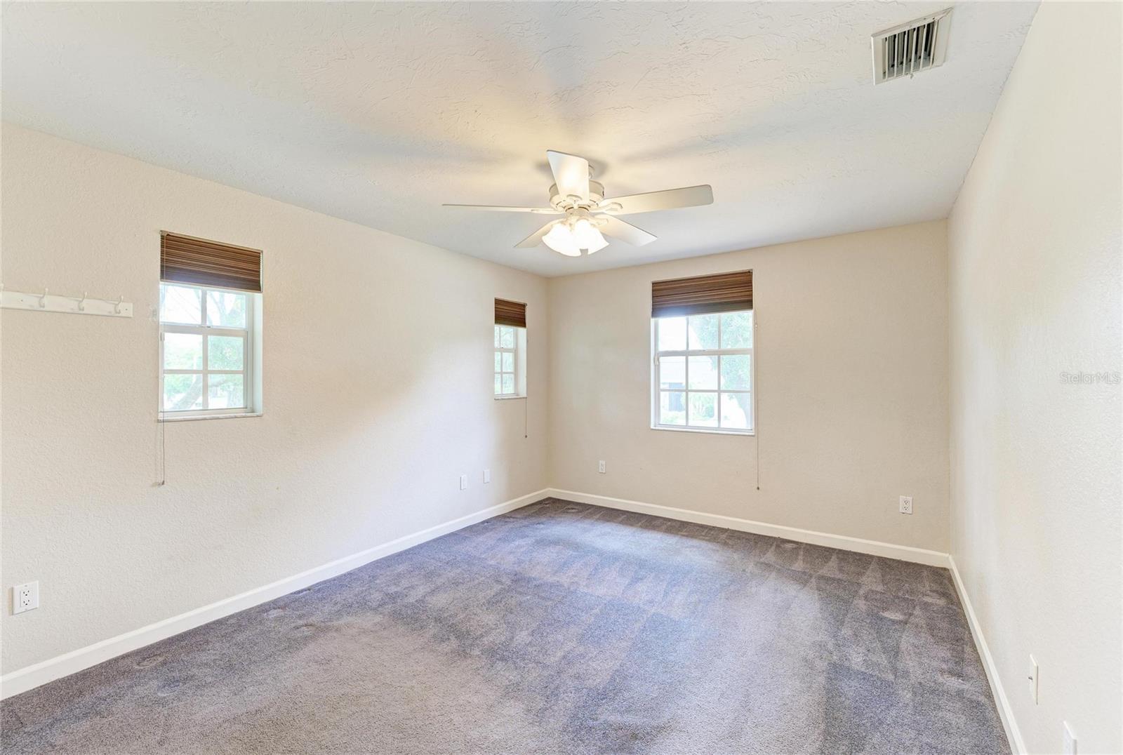 HIDDEN OAKS - Residential