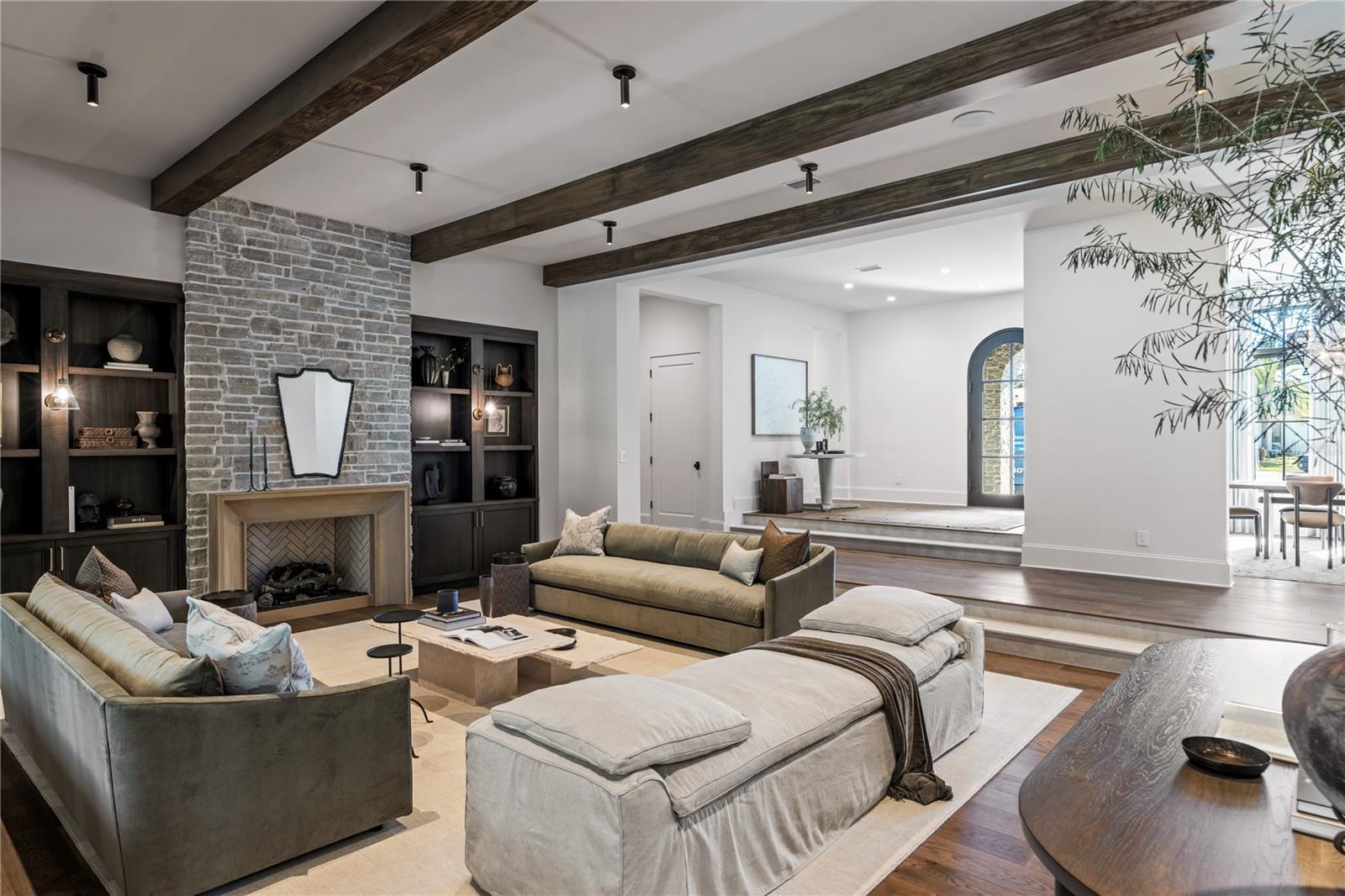 GARDENS OF ISLEWORTH - Residential