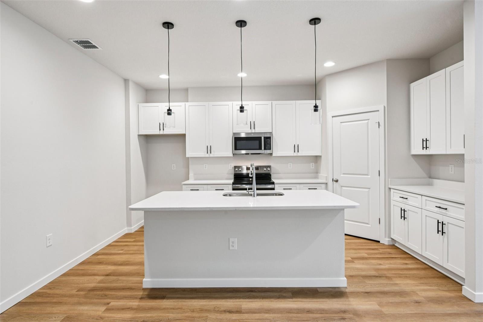 536 E BERESFORD AVENUE