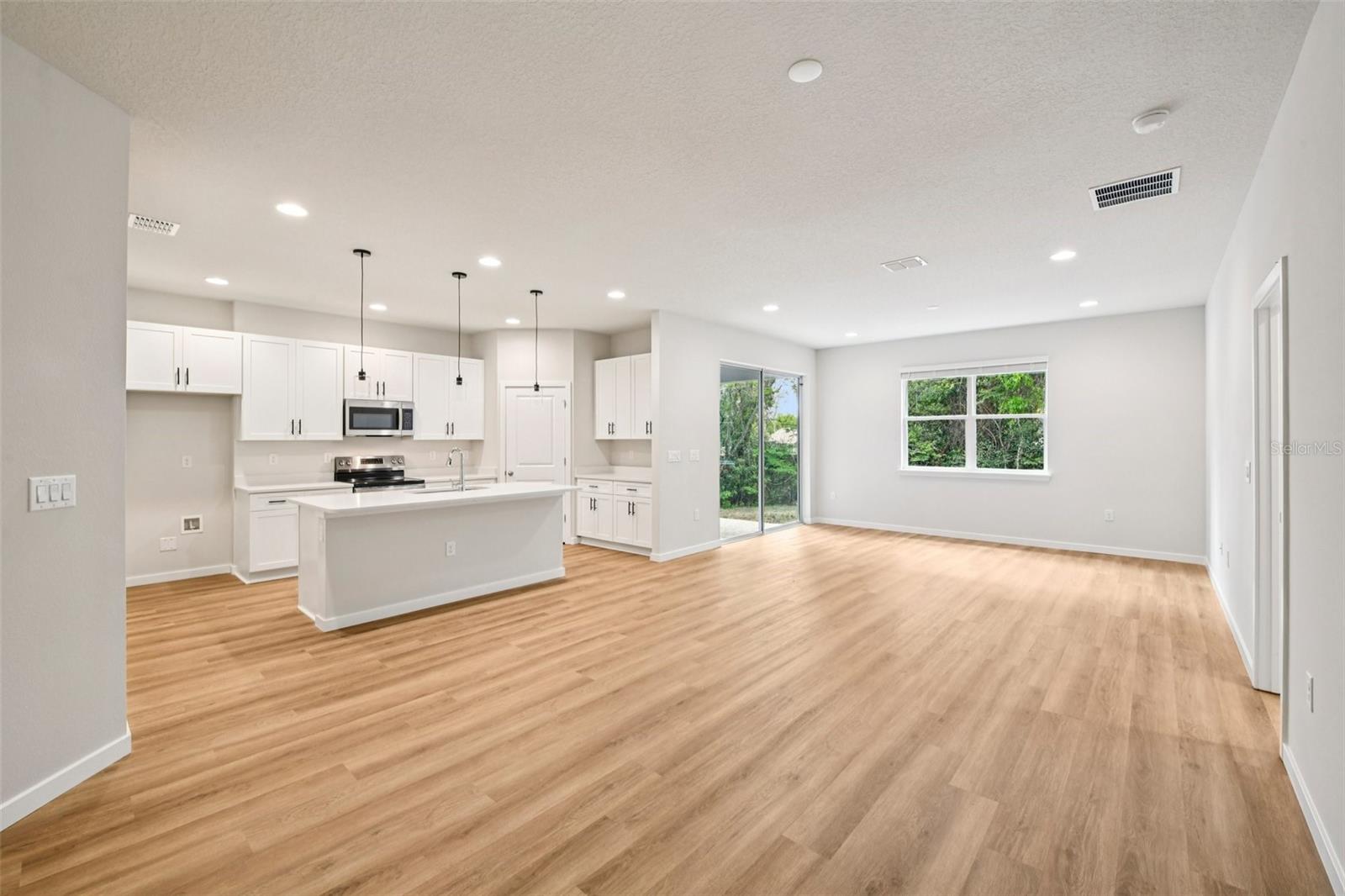 536 E BERESFORD AVENUE